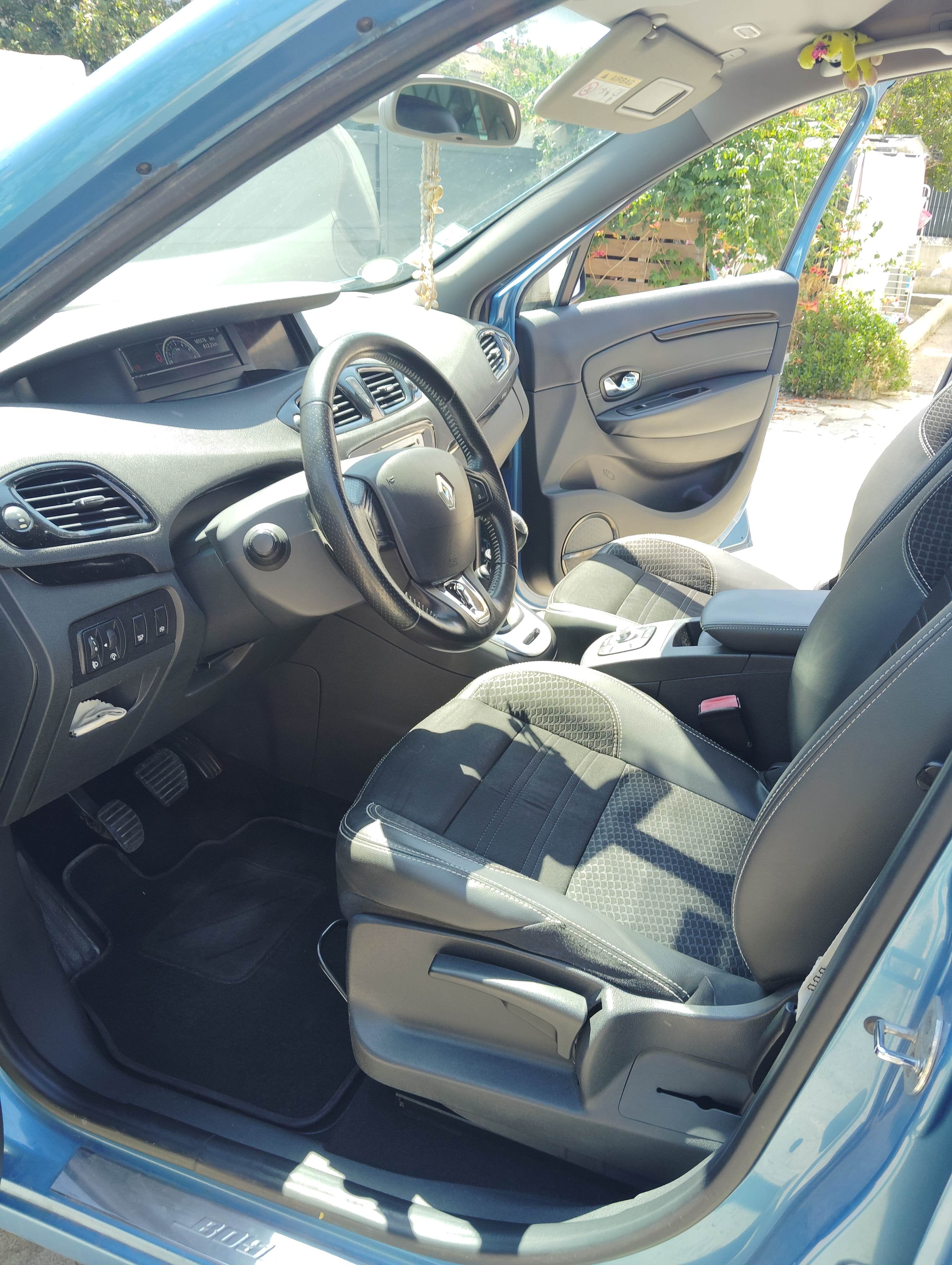 Renault Grand Scenic avec GPS