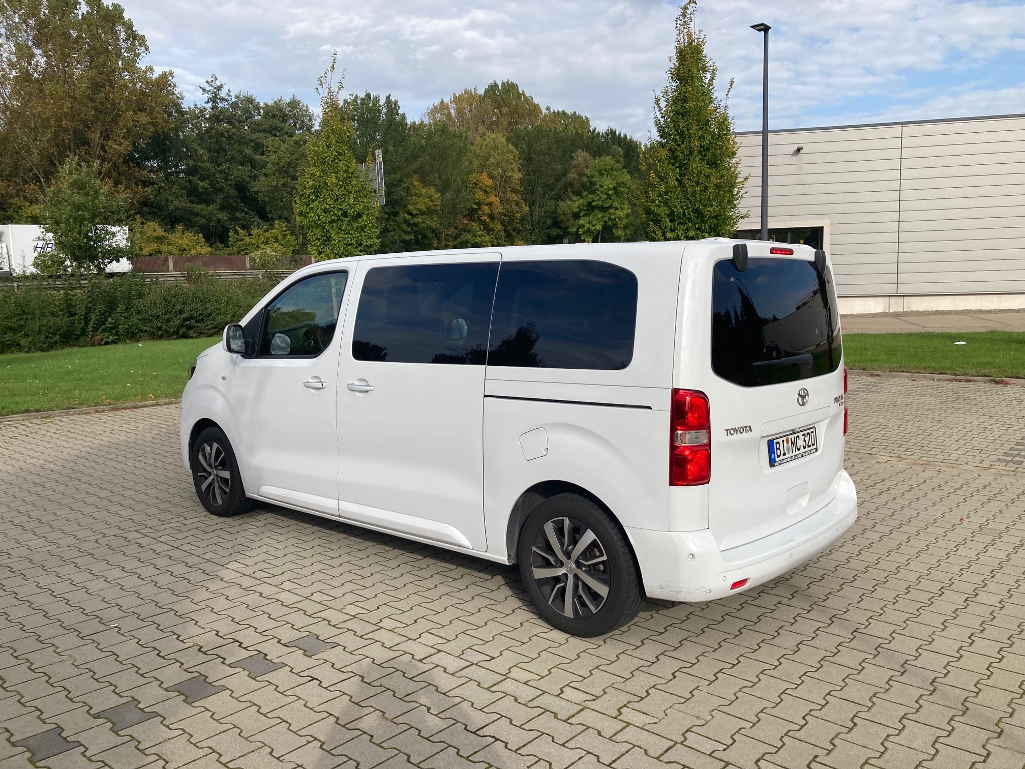 Toyota Proace Verso mit Navigationsgerät