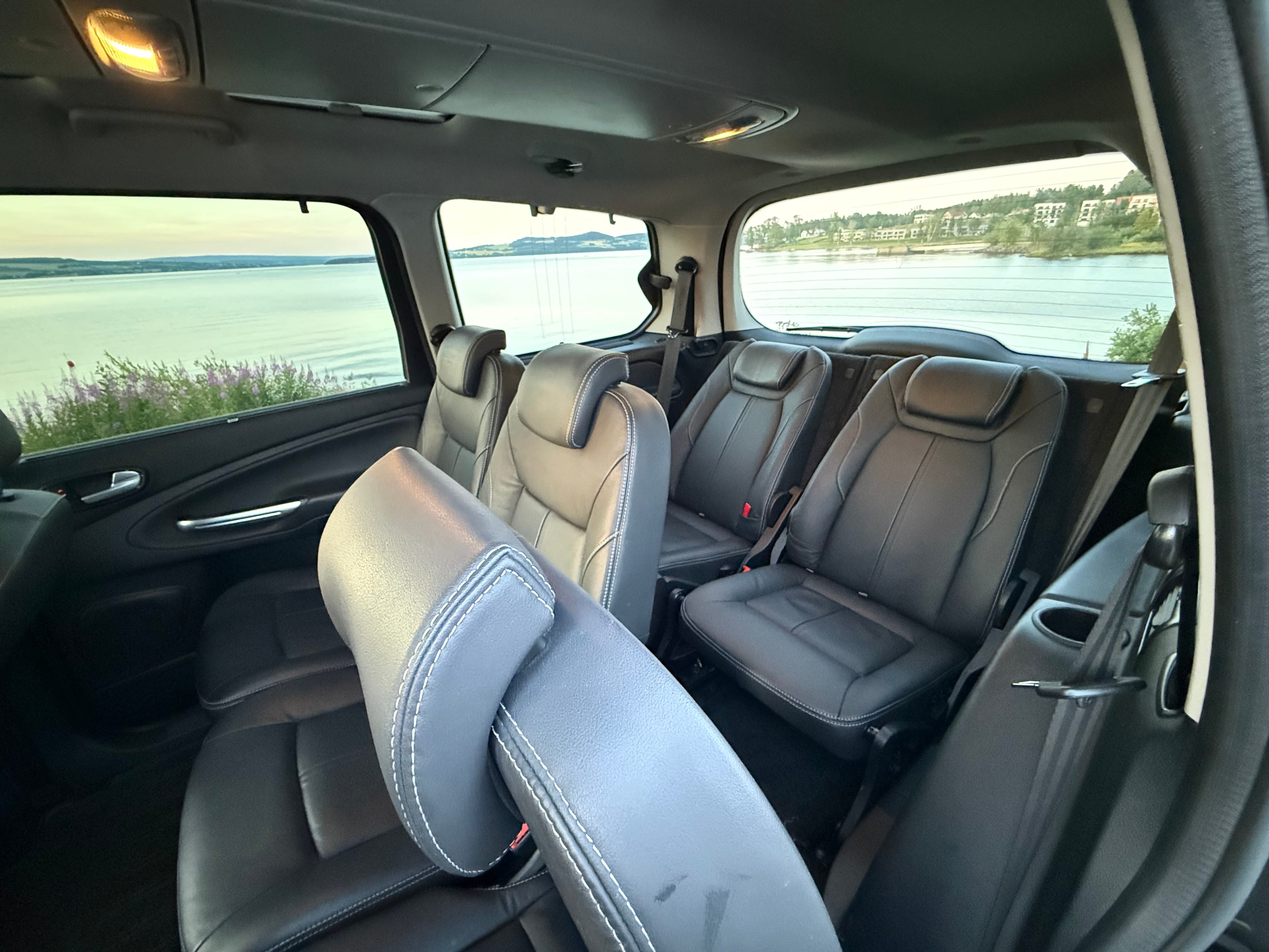 Ford Galaxy med Bilradio