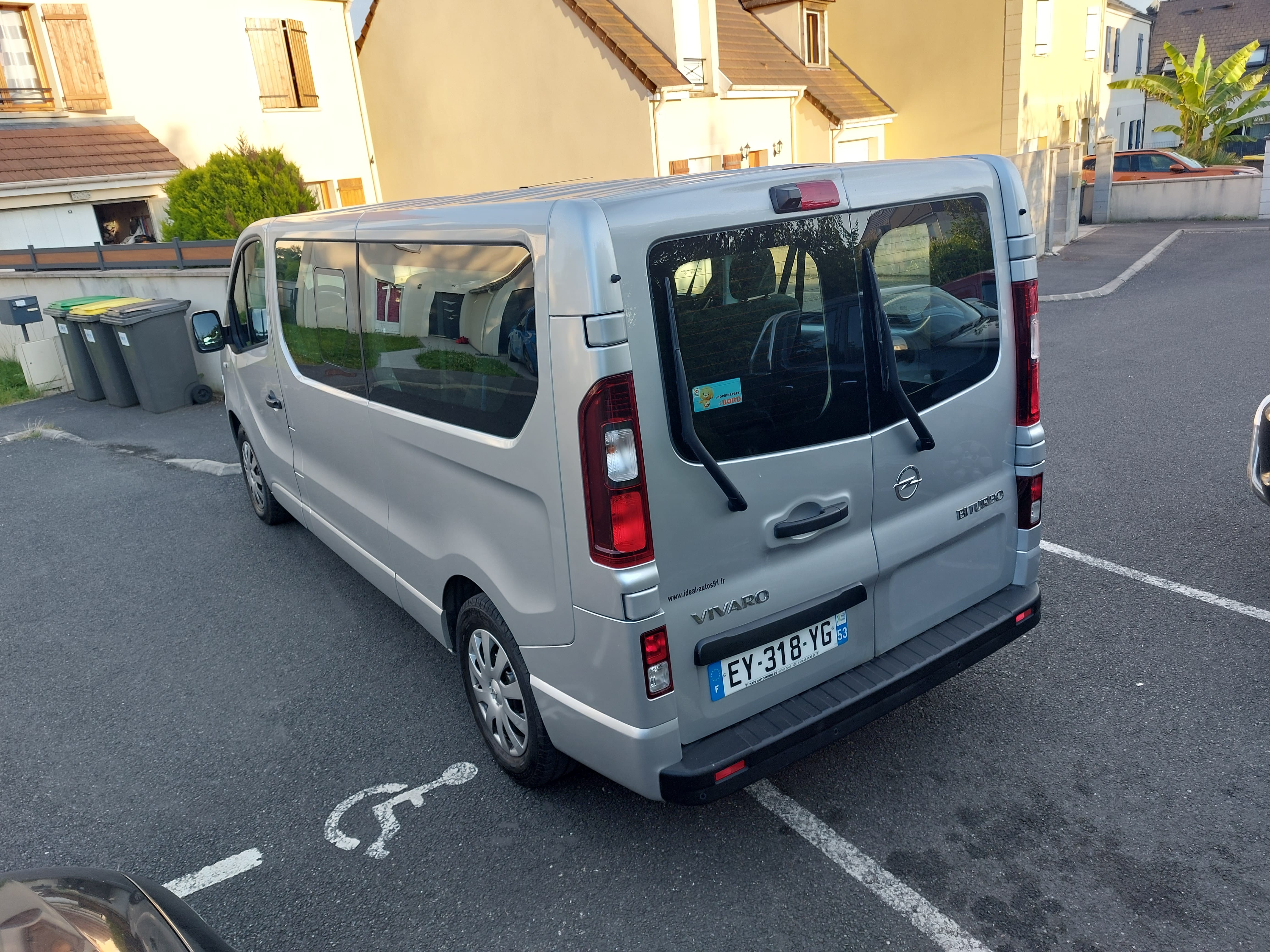 Opel Vivaro Combi 1.6 Diesel bi-turbo avec Climatisation