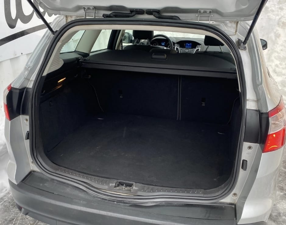 Ford Focus SW lll Turnier 1,6 TDCi Stv avec Entrée audio / iPod