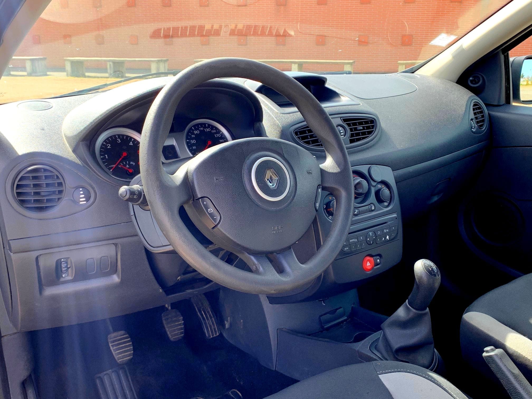 Renault Clio (AS693AV) avec Entrée audio / iPod