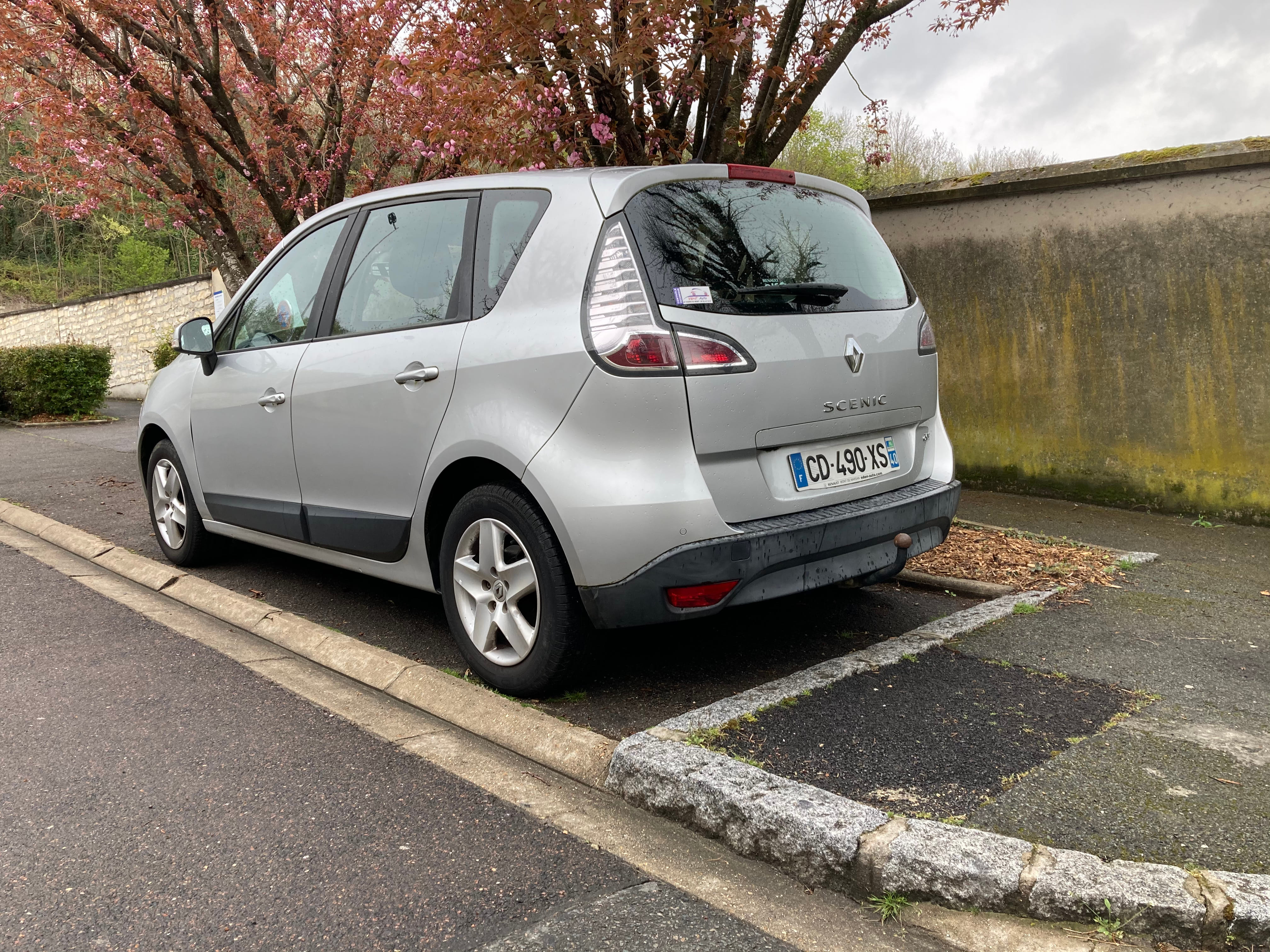 Renault Scenic 1,5 dci 110ch avec GPS