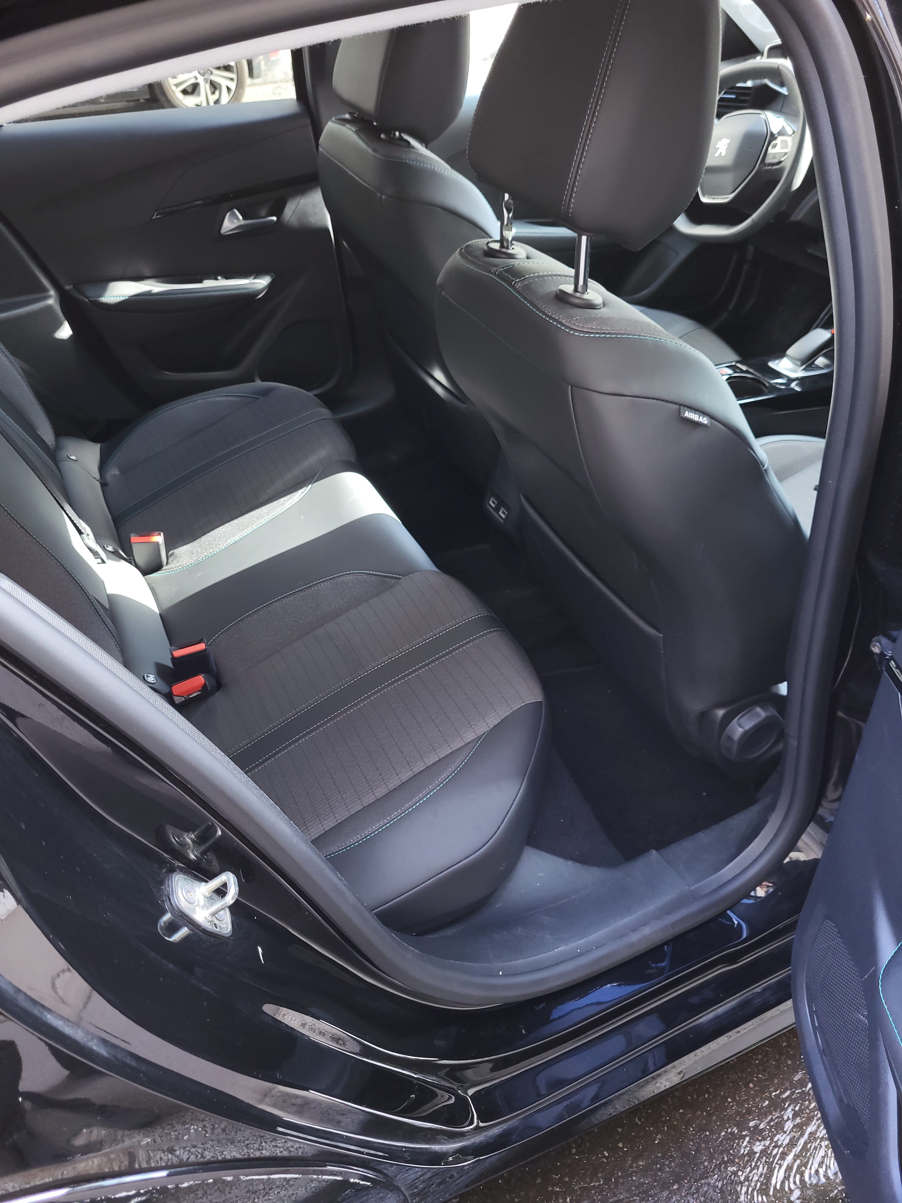 Peugeot 208 Electrique 50 kWh BVA ALLURE BUSINESS avec Audio Bluetooth