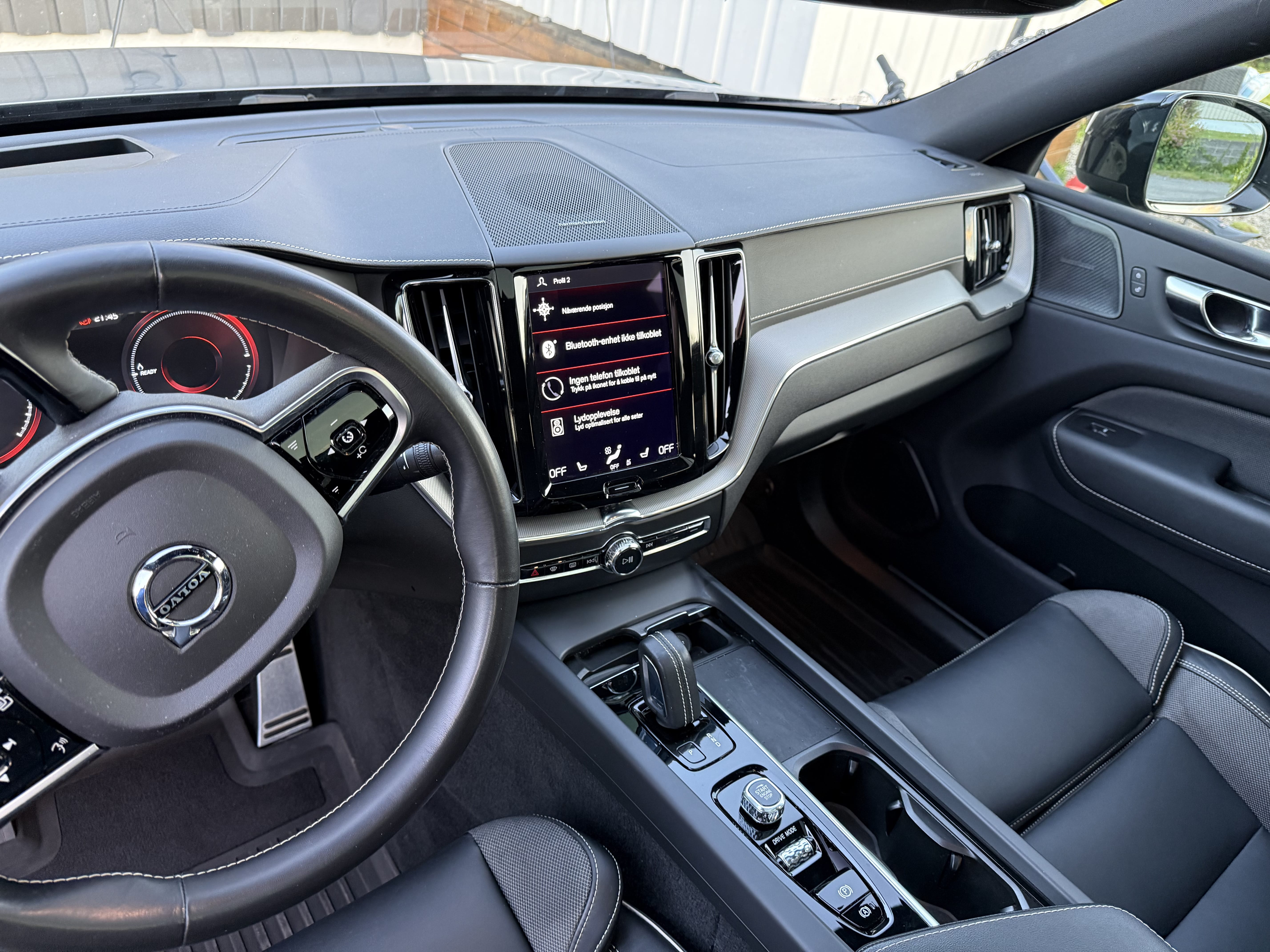 Volvo XC60 T6 R-Design med Bluetooth audio
