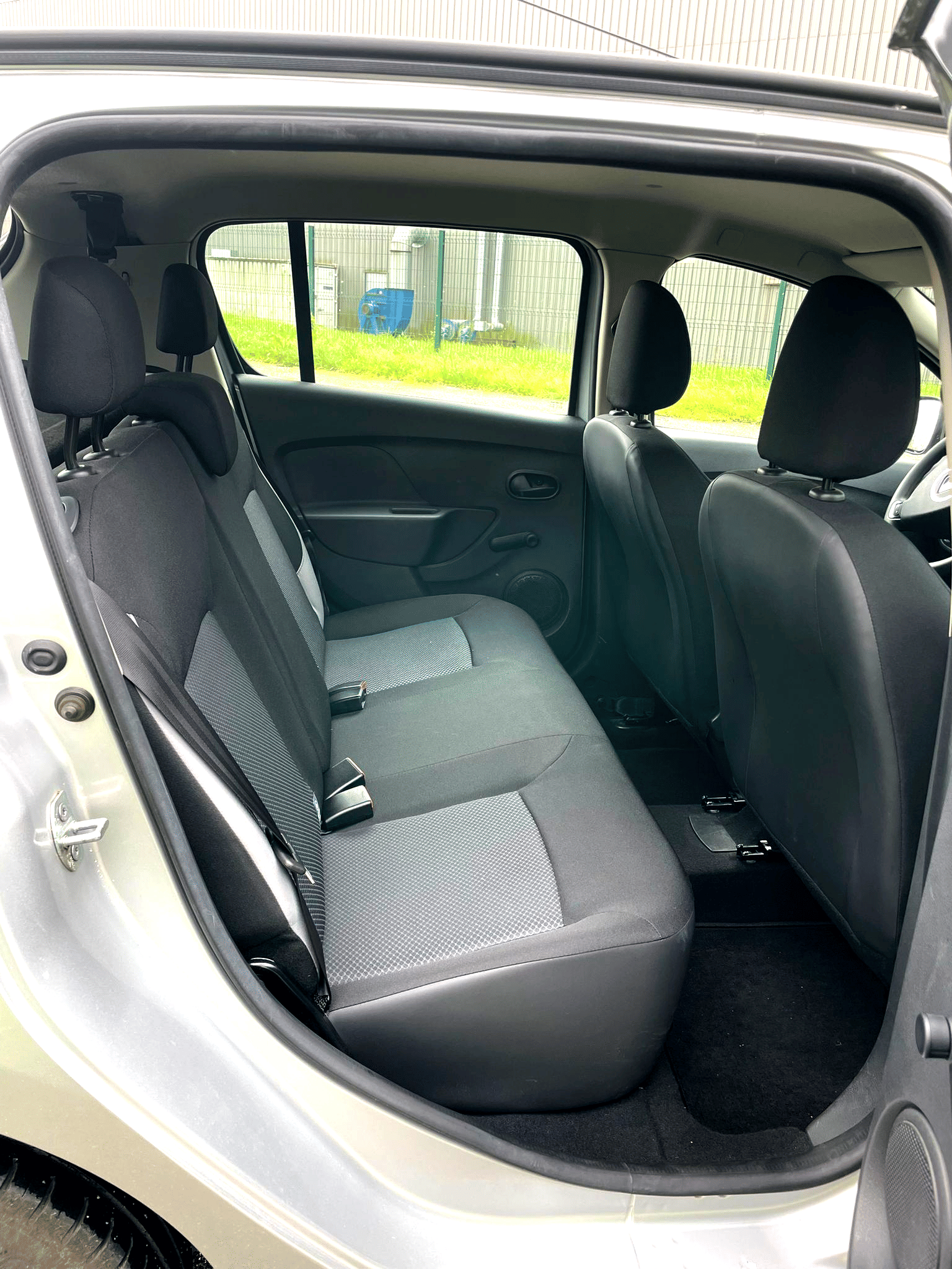 Dacia Sandero "Music" 1.2 16V 75 with Bluetooth audio