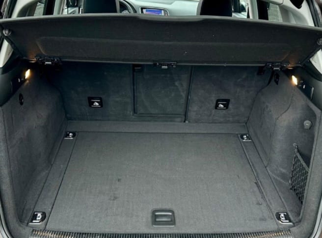 Audi Q5 2.0T Quattro Premium Plus avec Siège bébé