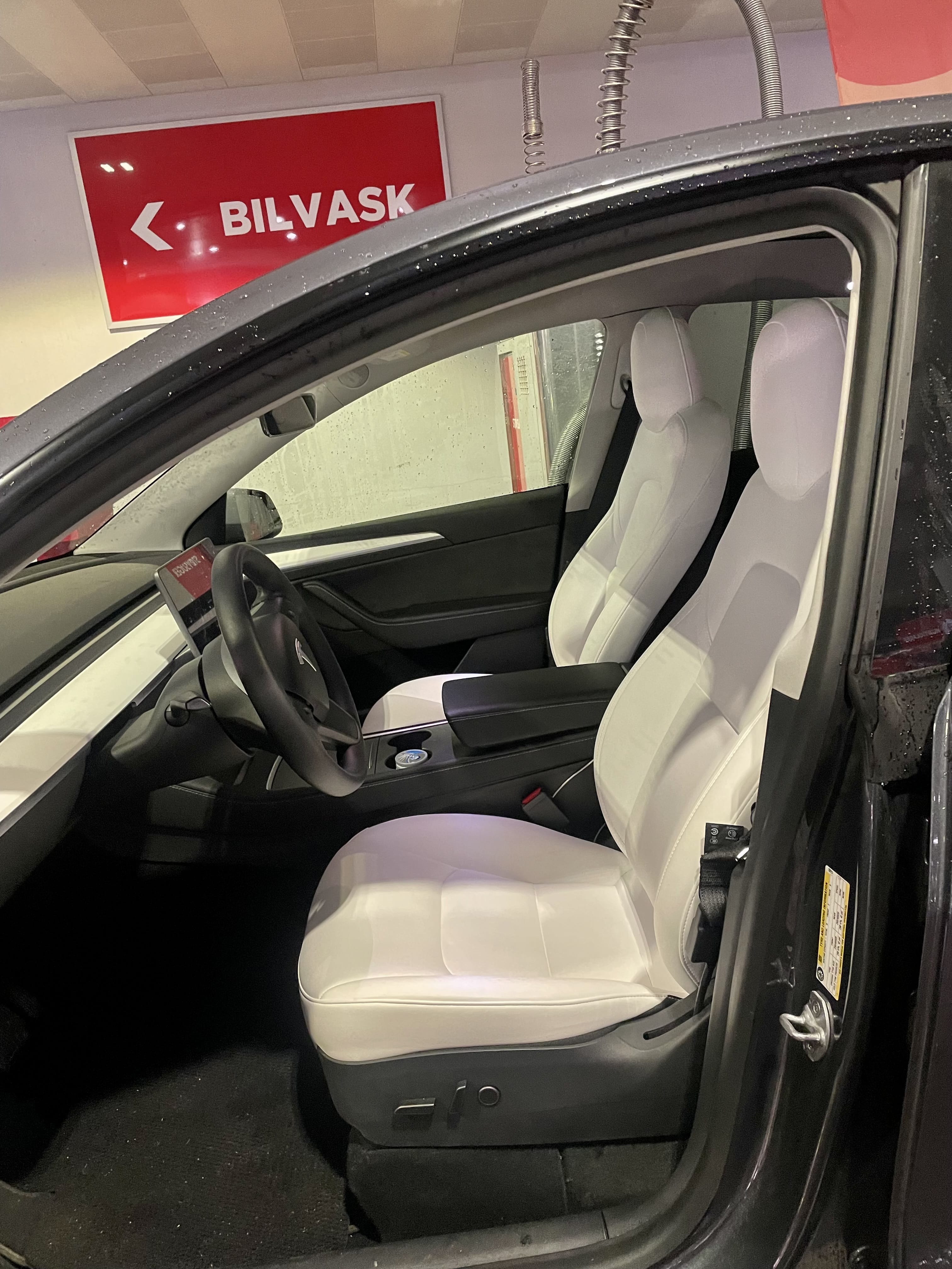 Tesla Model Y Long Range med sovemuligheter og dobbelmadrass, camping-mode, utvidet rekkevidde. med Cruisekontroll