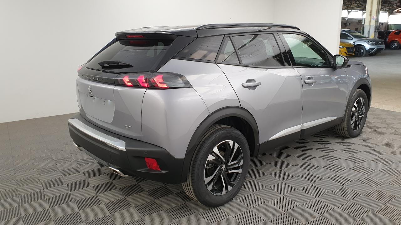 Peugeot 2008 GT 1.2 pur tech 130 ch essencence avec GPS