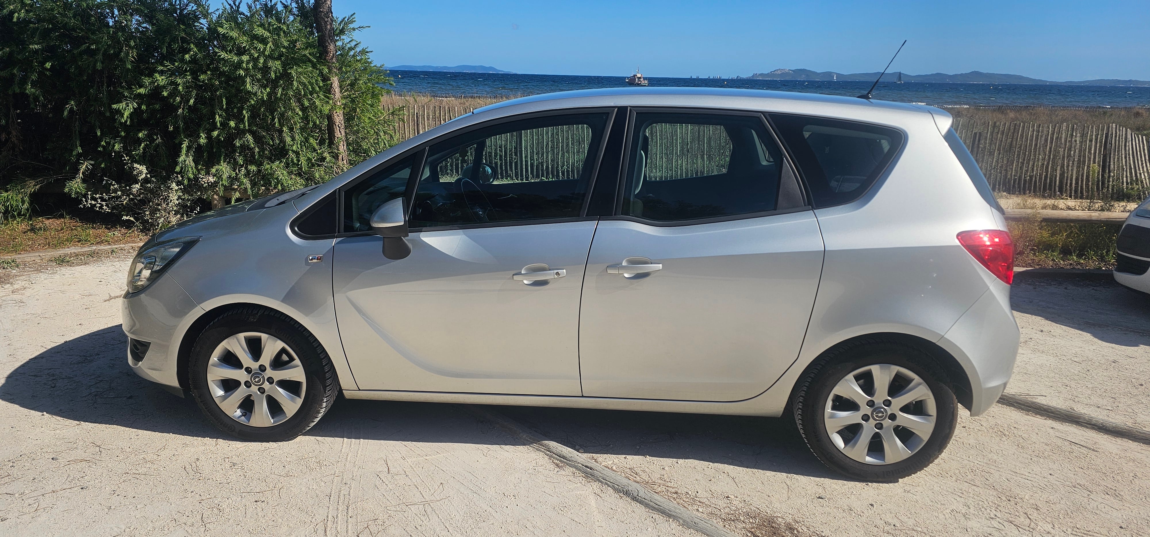 Opel Meriva 1.4 turbo 120 ch essence. avec Climatisation