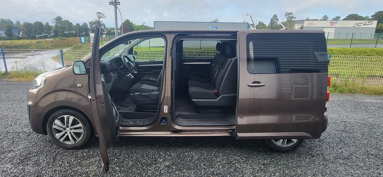 Peugeot Expert 2.0HDI 180CV auto 5 places avec Coffre de toit