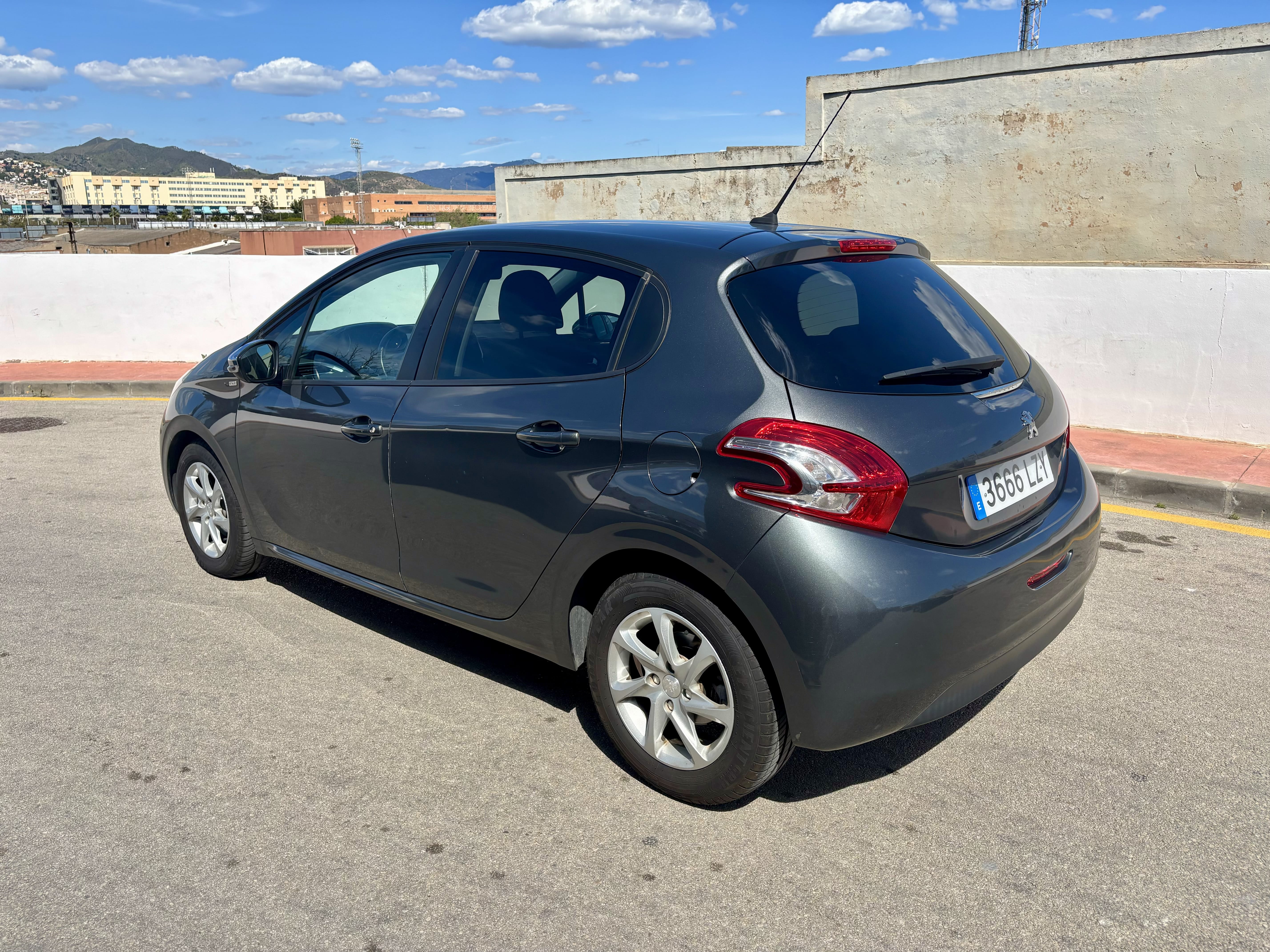 Peugeot 208 avec GPS