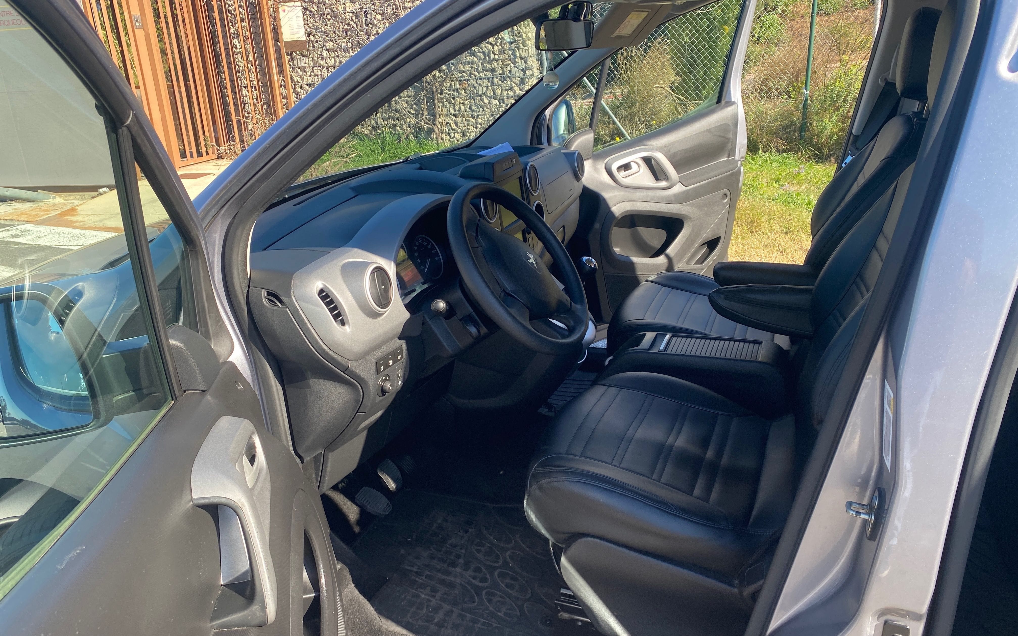 Peugeot Partner con Silla infantil