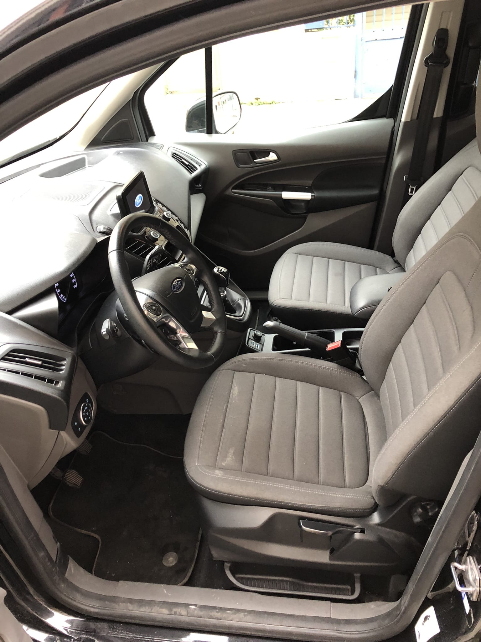 Ford Tourneo Connect avec GPS