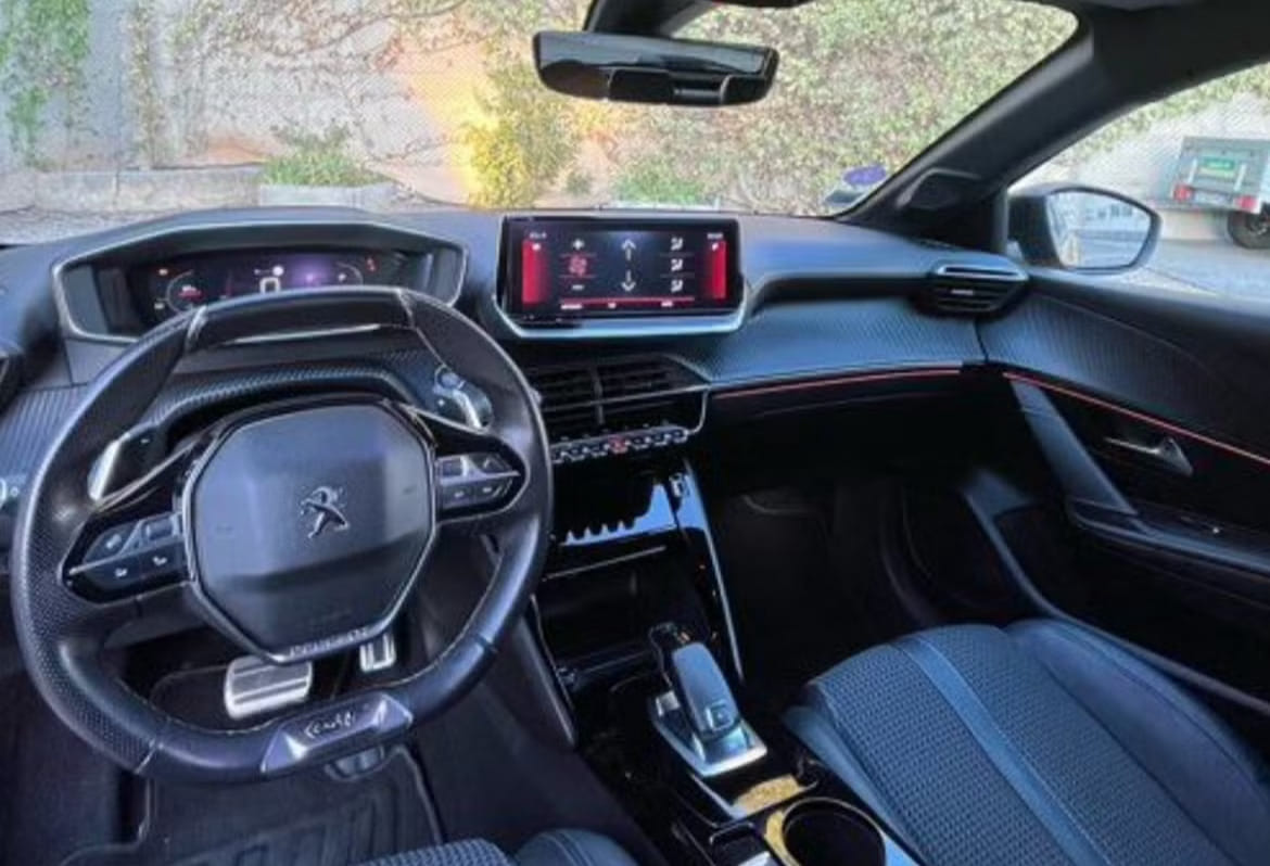 Peugeot 208 GT Line avec GPS