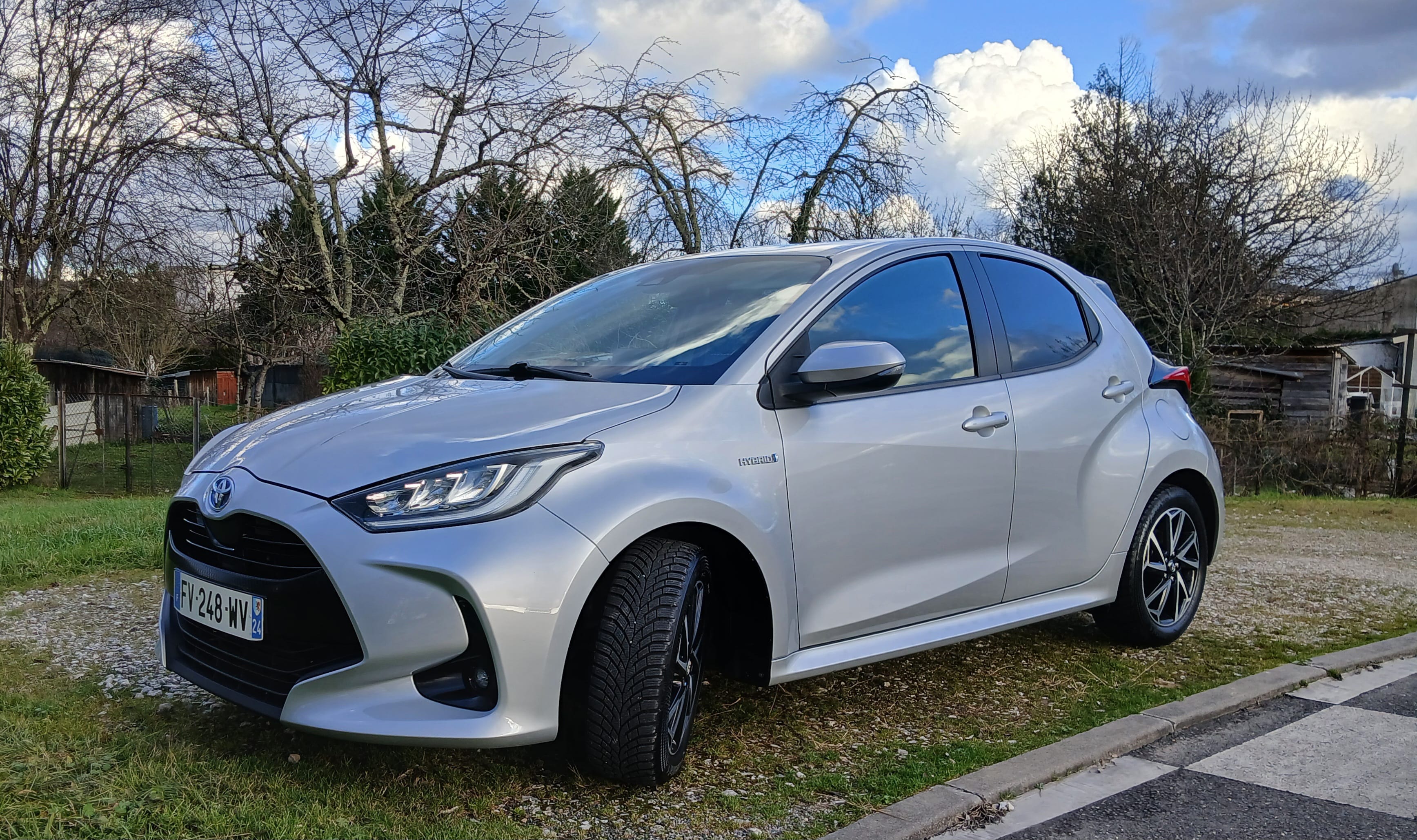 Toyota Yaris Hybride 116h design, 2020, Essence 95 / Électrique (hybride), automatique