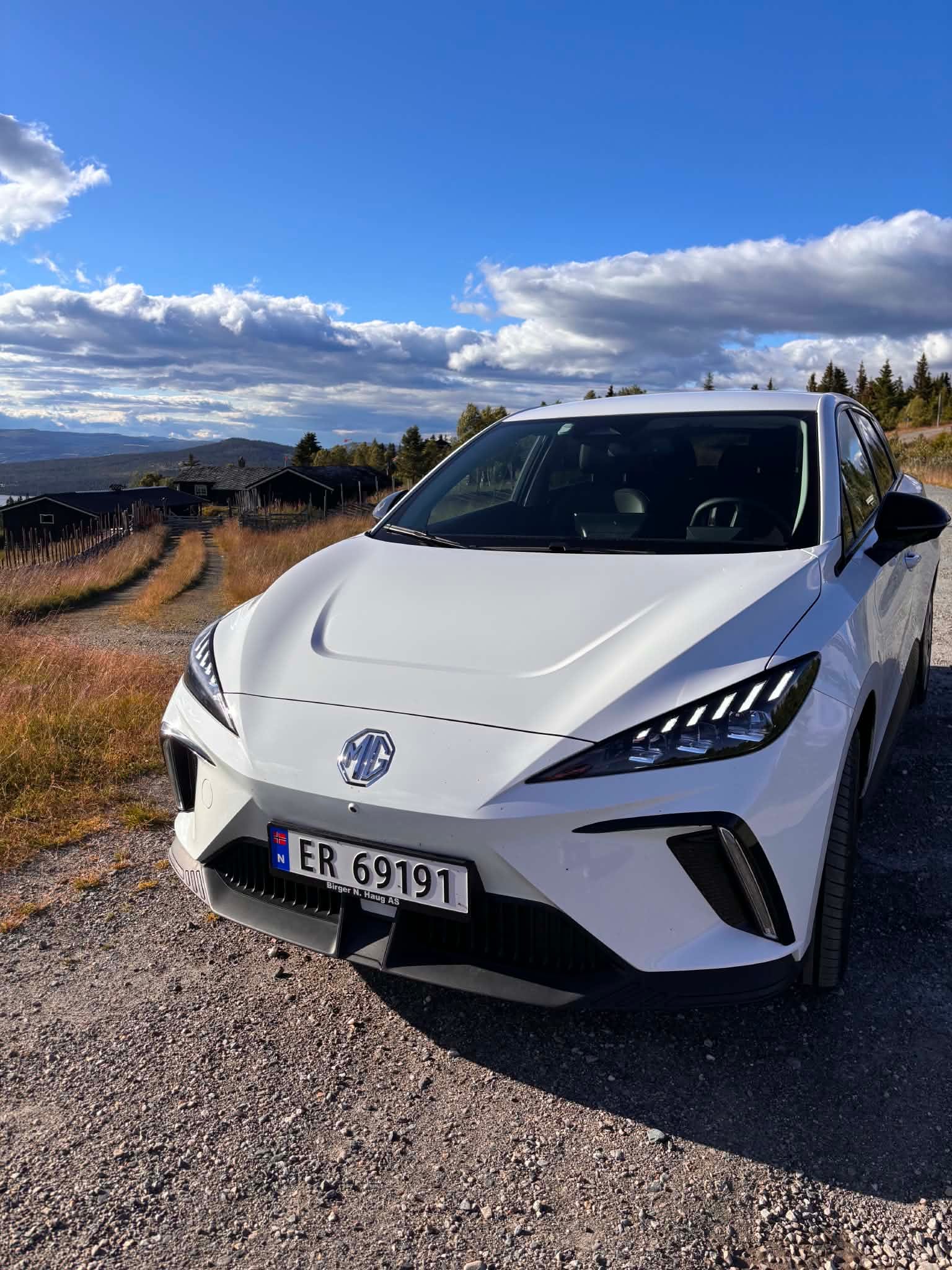 MG MG4 Luxury 2026 | Toppmodell | 360° kamera | Adaptiv cruise | Lang rekkevidde mit Rückfahrkamera