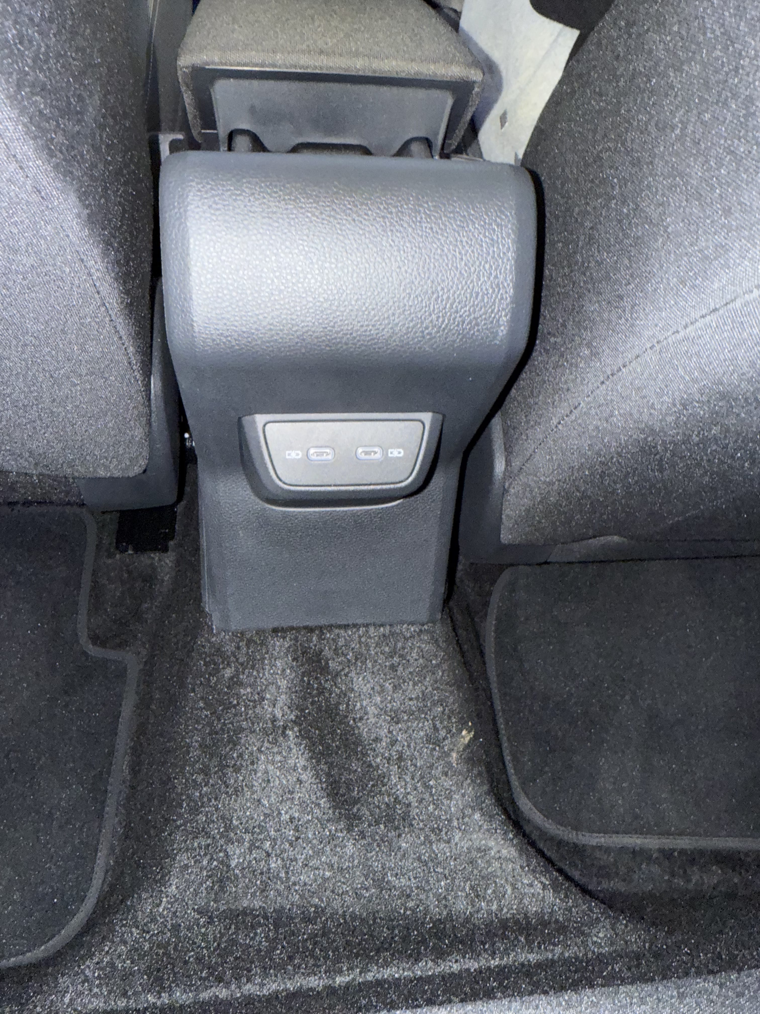 Volkswagen Polo  Gare de Lyon – Boîte auto – Disponible 24/7 avec Chaines