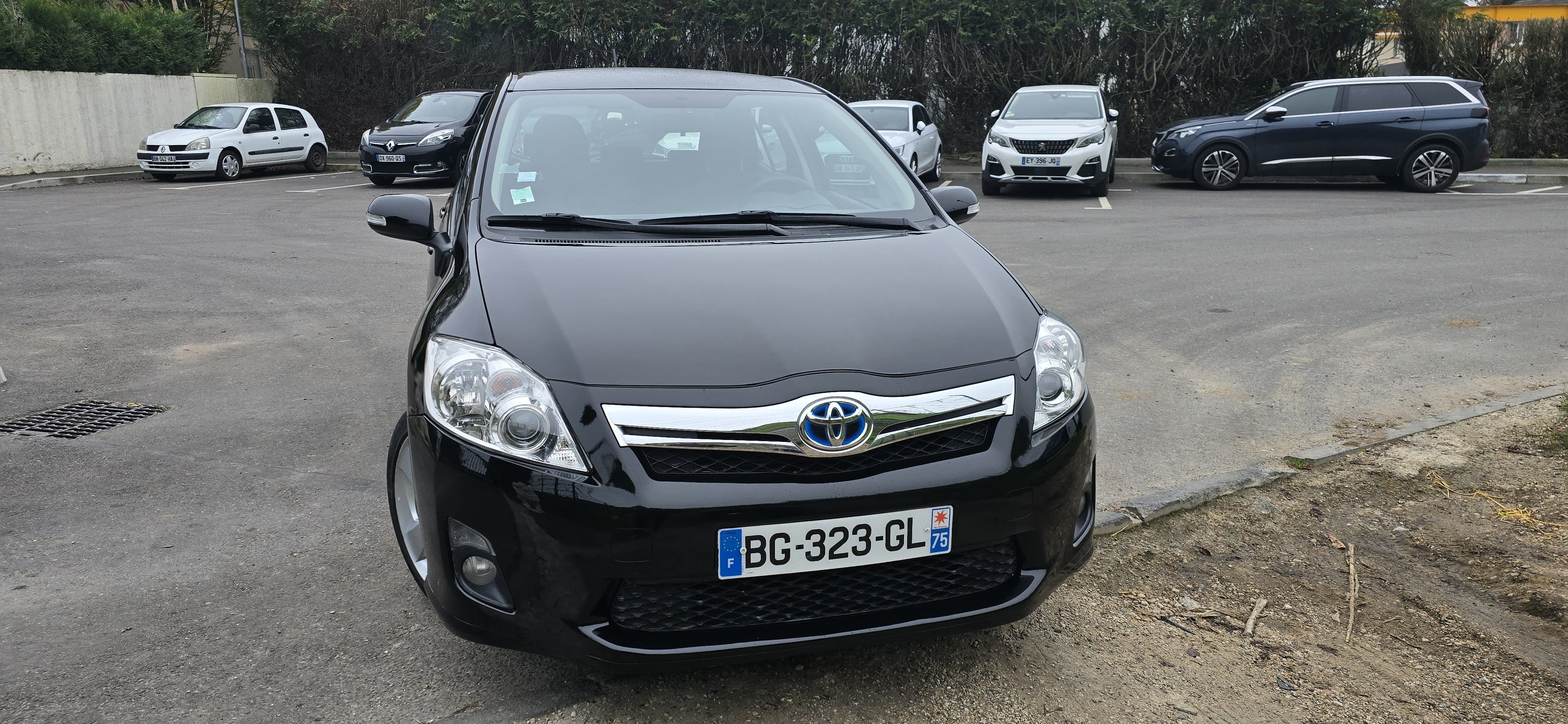 Toyota Auris, 2011, Essence 95 / Électrique (hybride), automatique