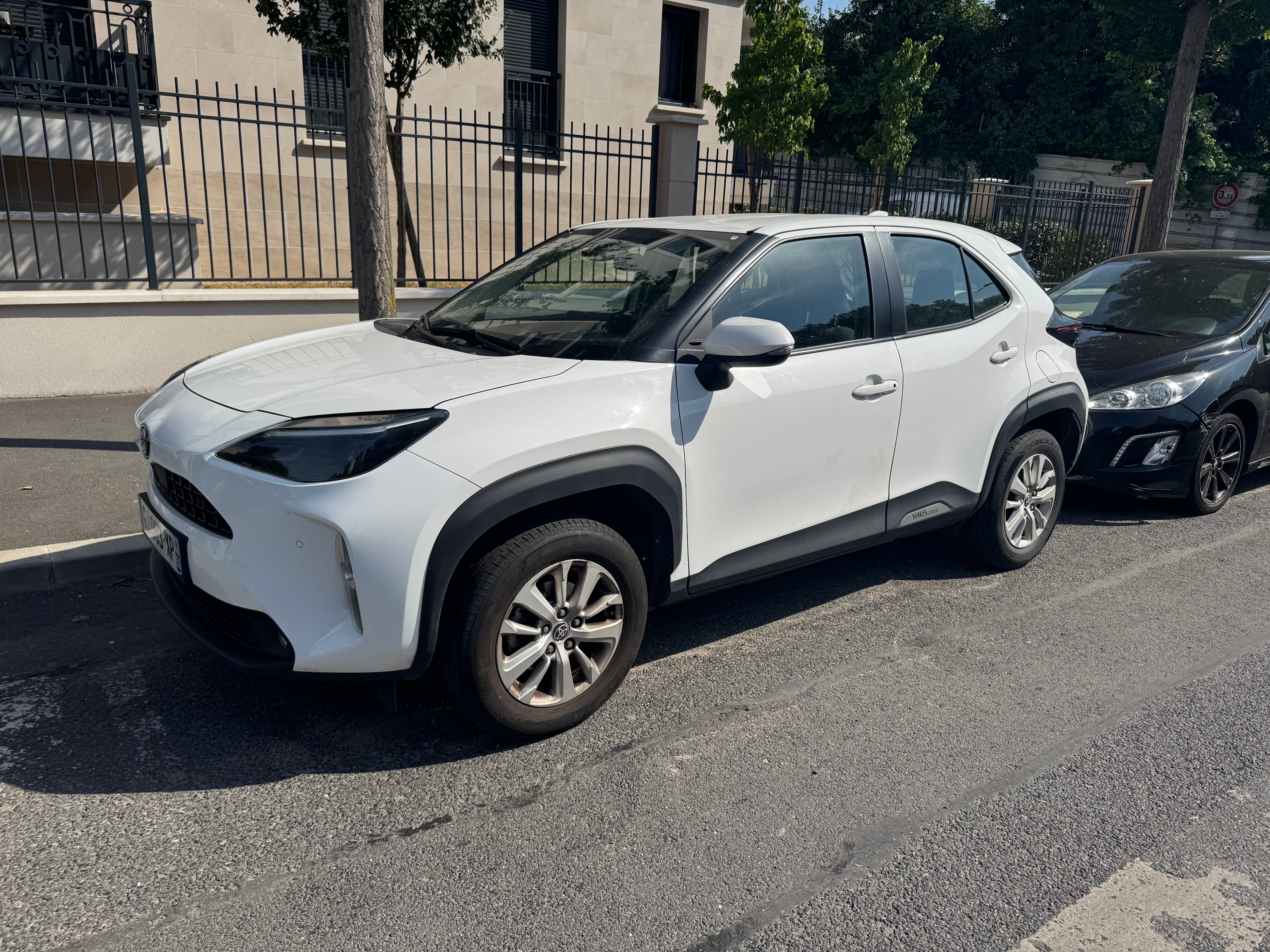 Toyota Yaris Cross, 2022, Essence 95 / Électrique (hybride), automatique