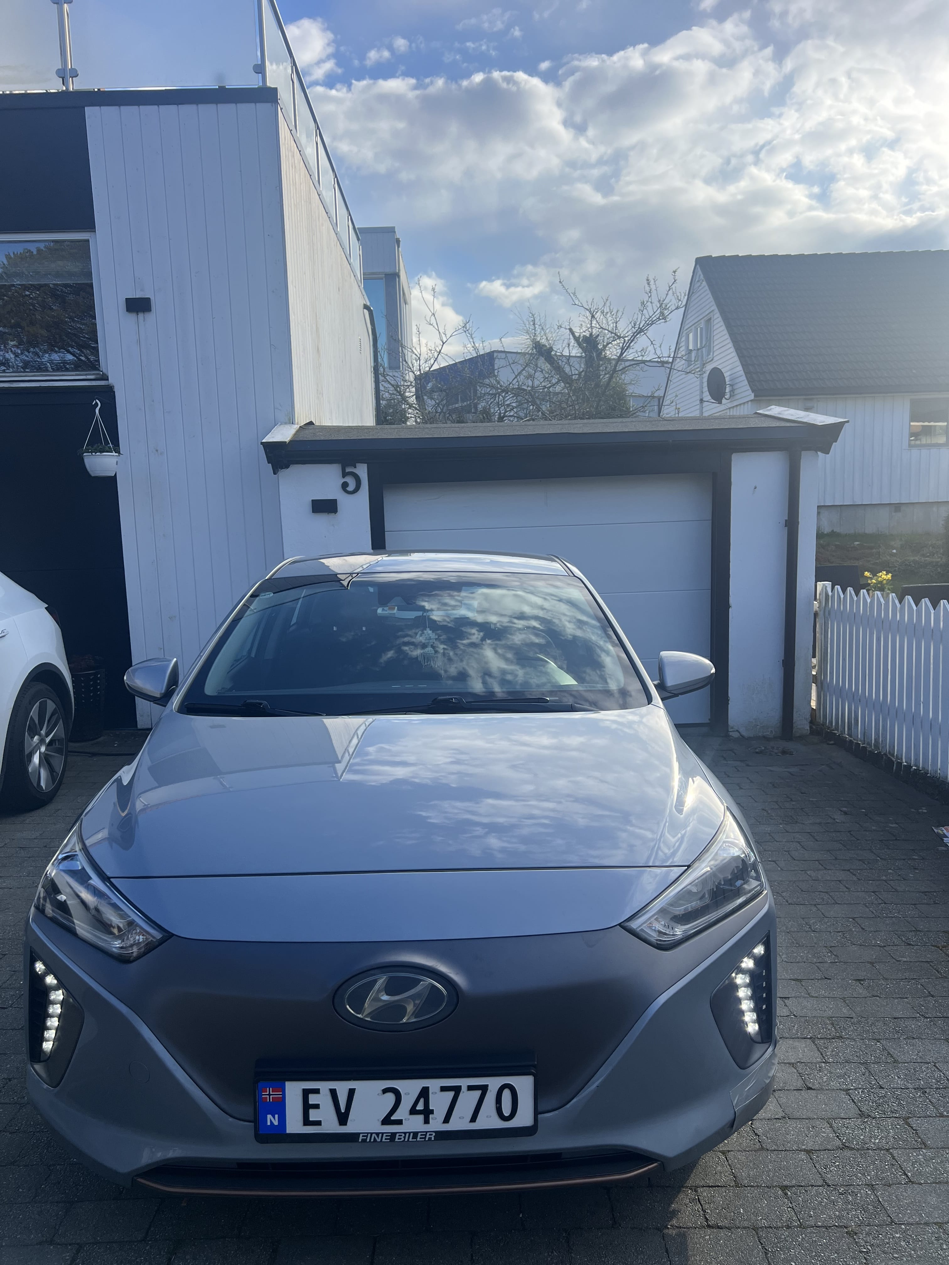 Hyundai Ioniq med Lydinngang