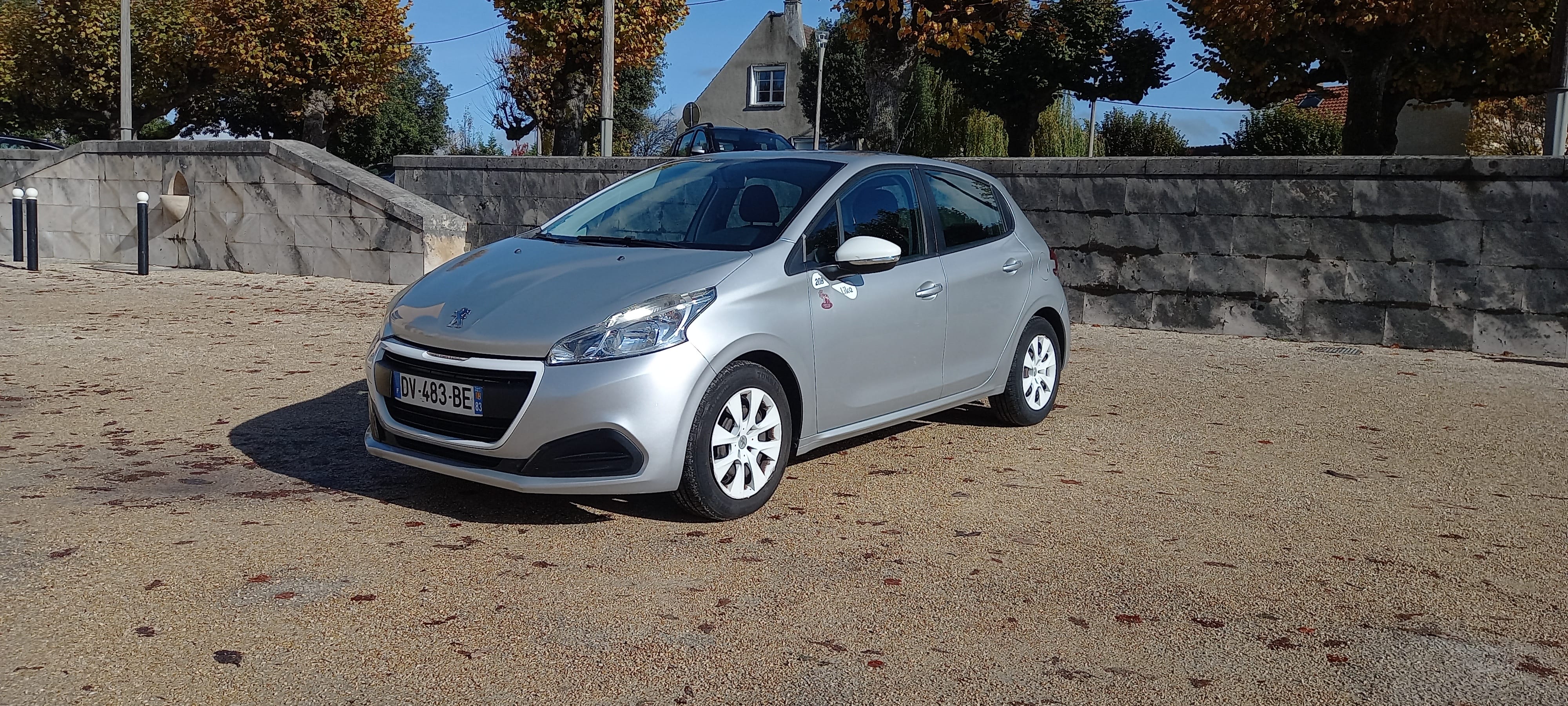 Peugeot 208, 2015, Essence 95