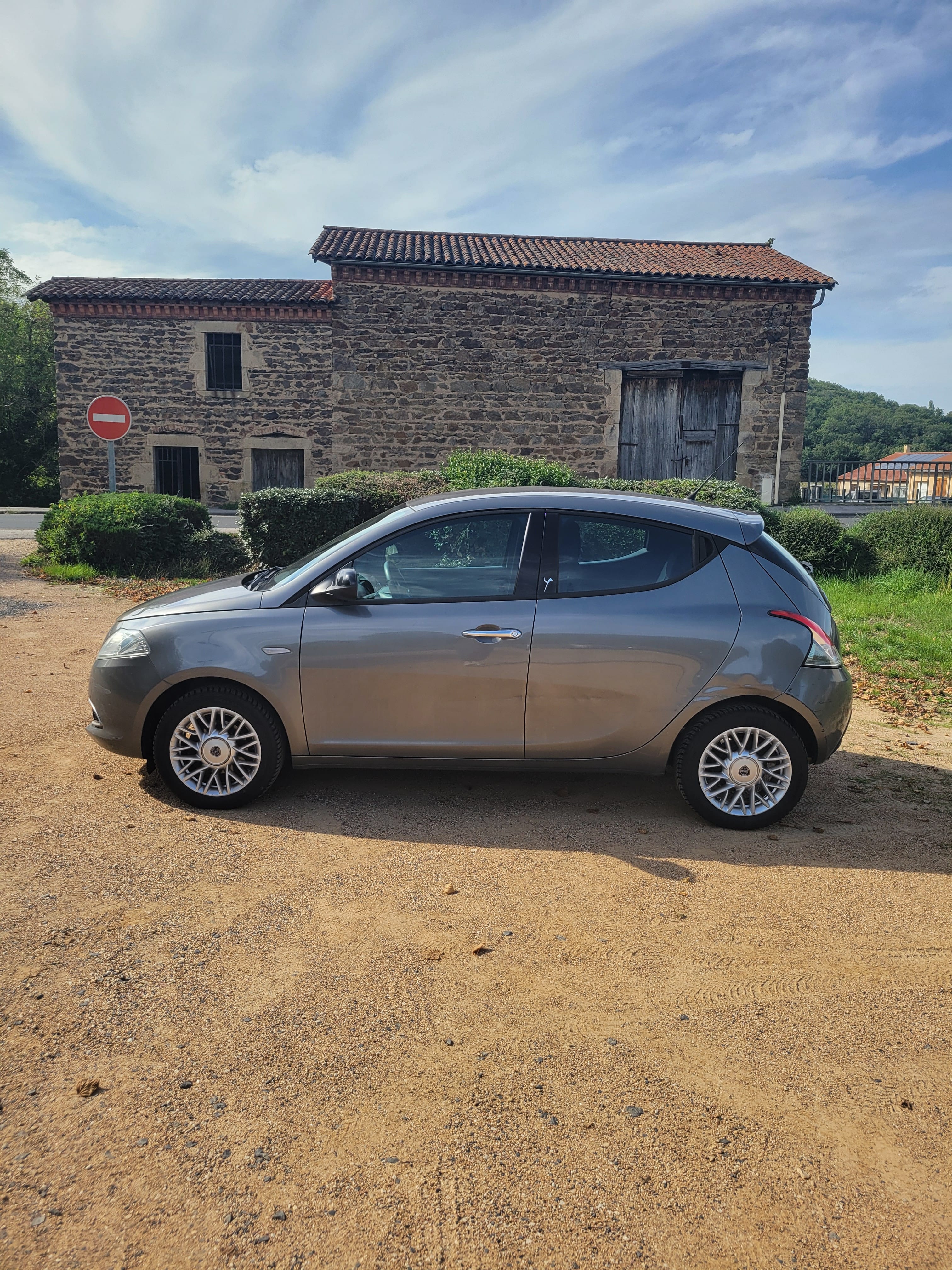 Lancia Ypsilon 1.2 70 ch avec Climatisation