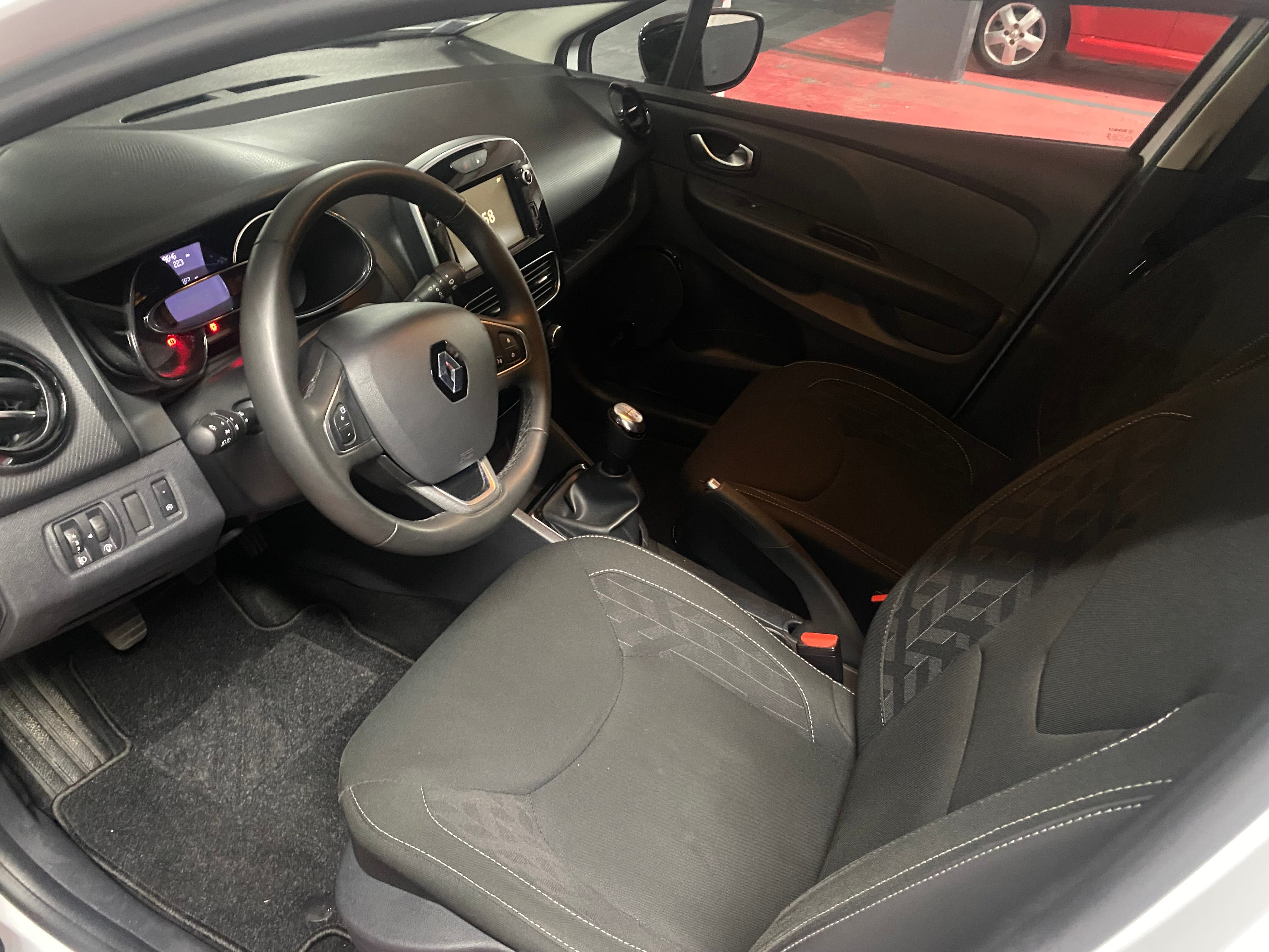 Renault Clio Pont de sevré / Billancourt Métro 9 / Bluetooth avec Audio Bluetooth