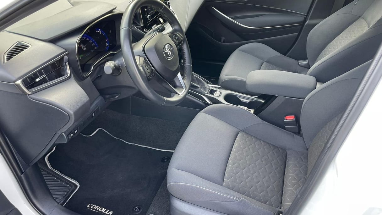 Toyota Corolla Break Hybride Touring Sports Dynamic Business avec GPS