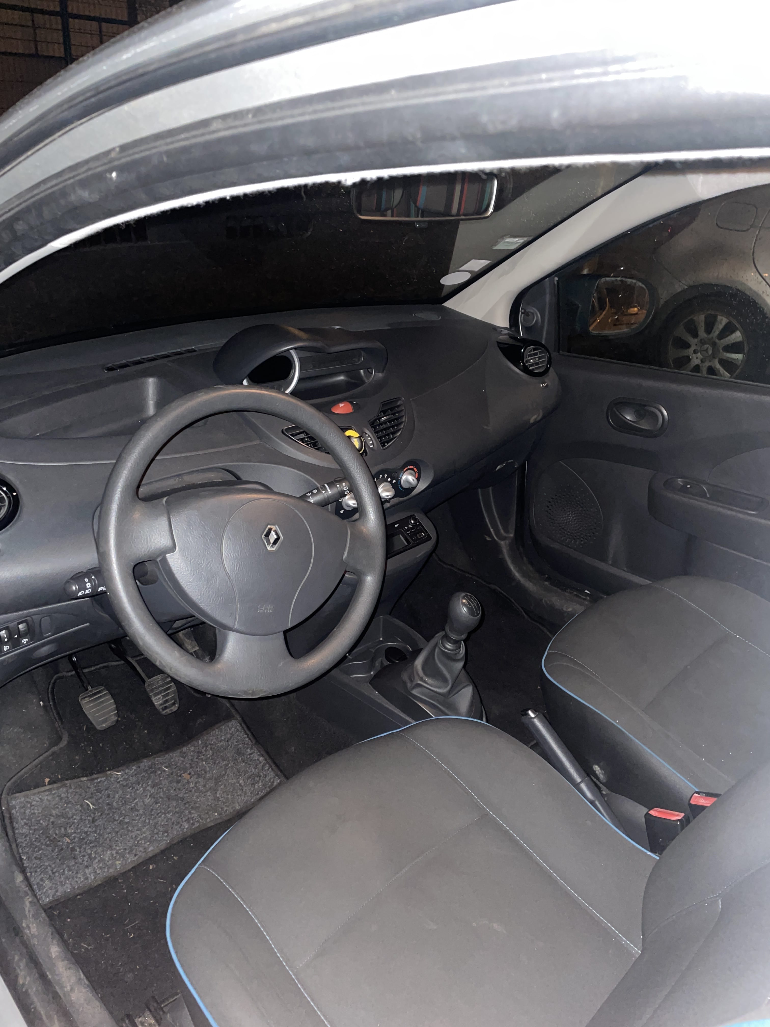 Renault Twingo II 1.2 16v 75 cv avec Entrée audio / iPod