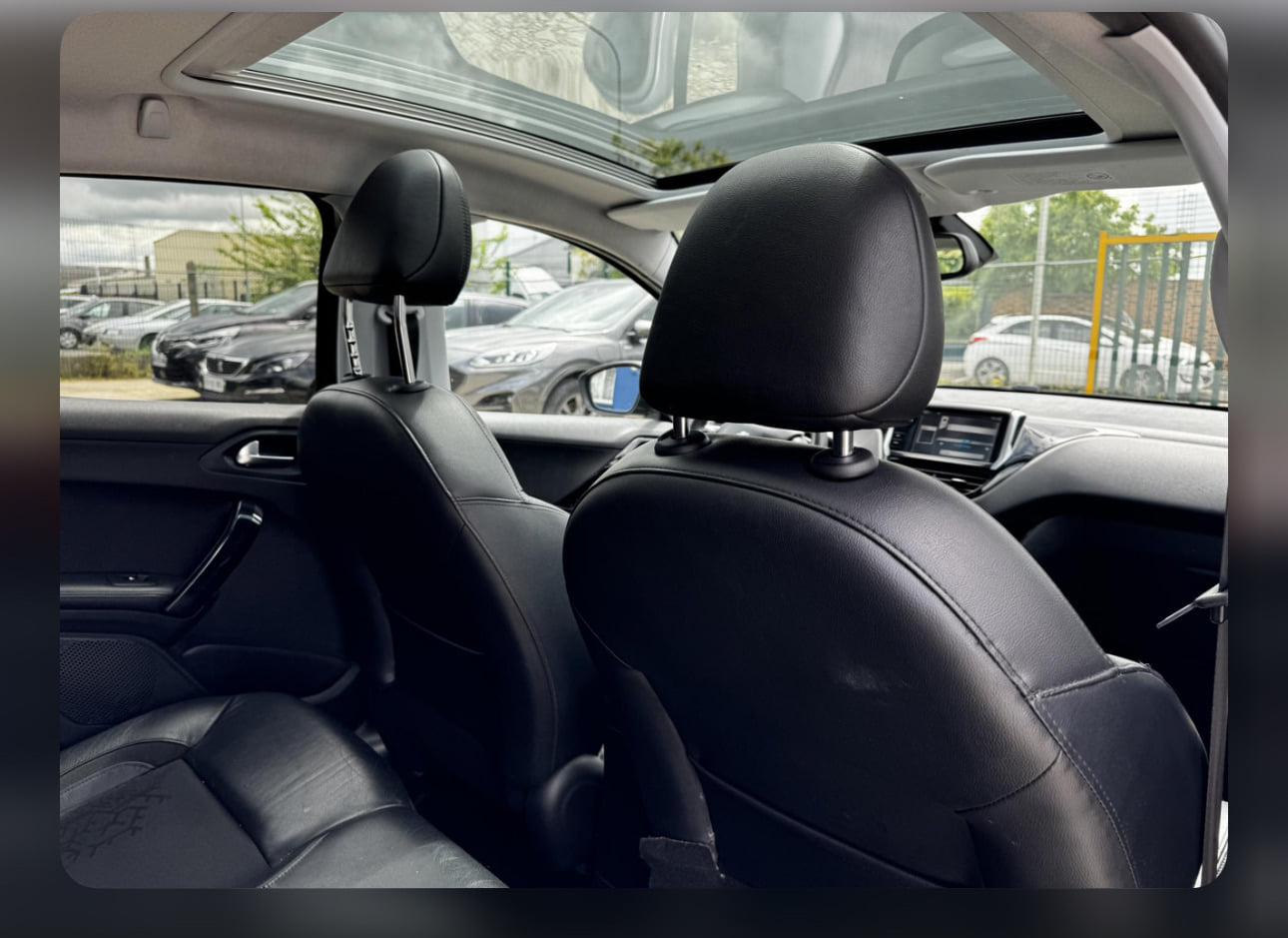 Peugeot 208 avec GPS