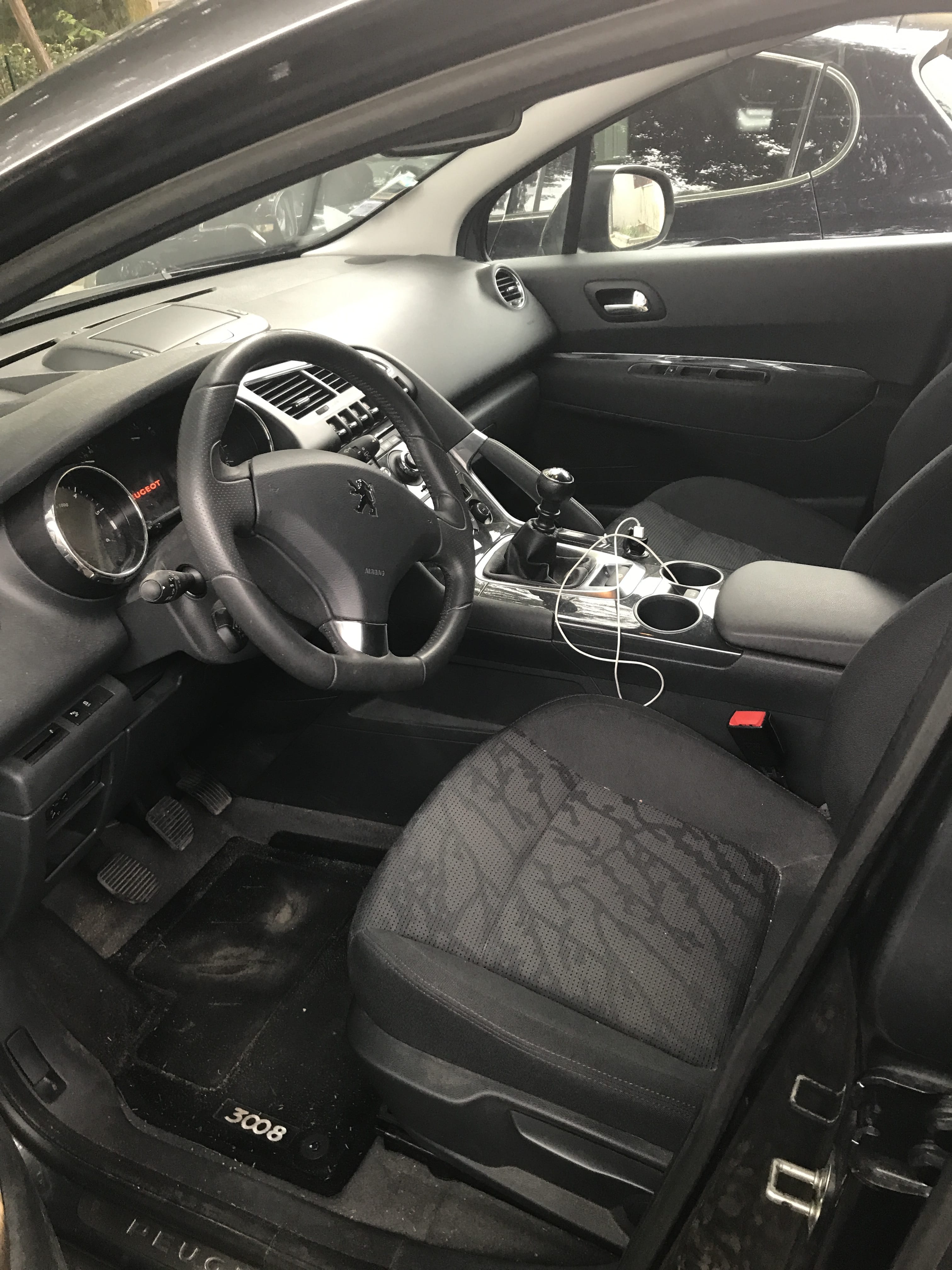 Peugeot 3008 2l hdi 150cv avec GPS