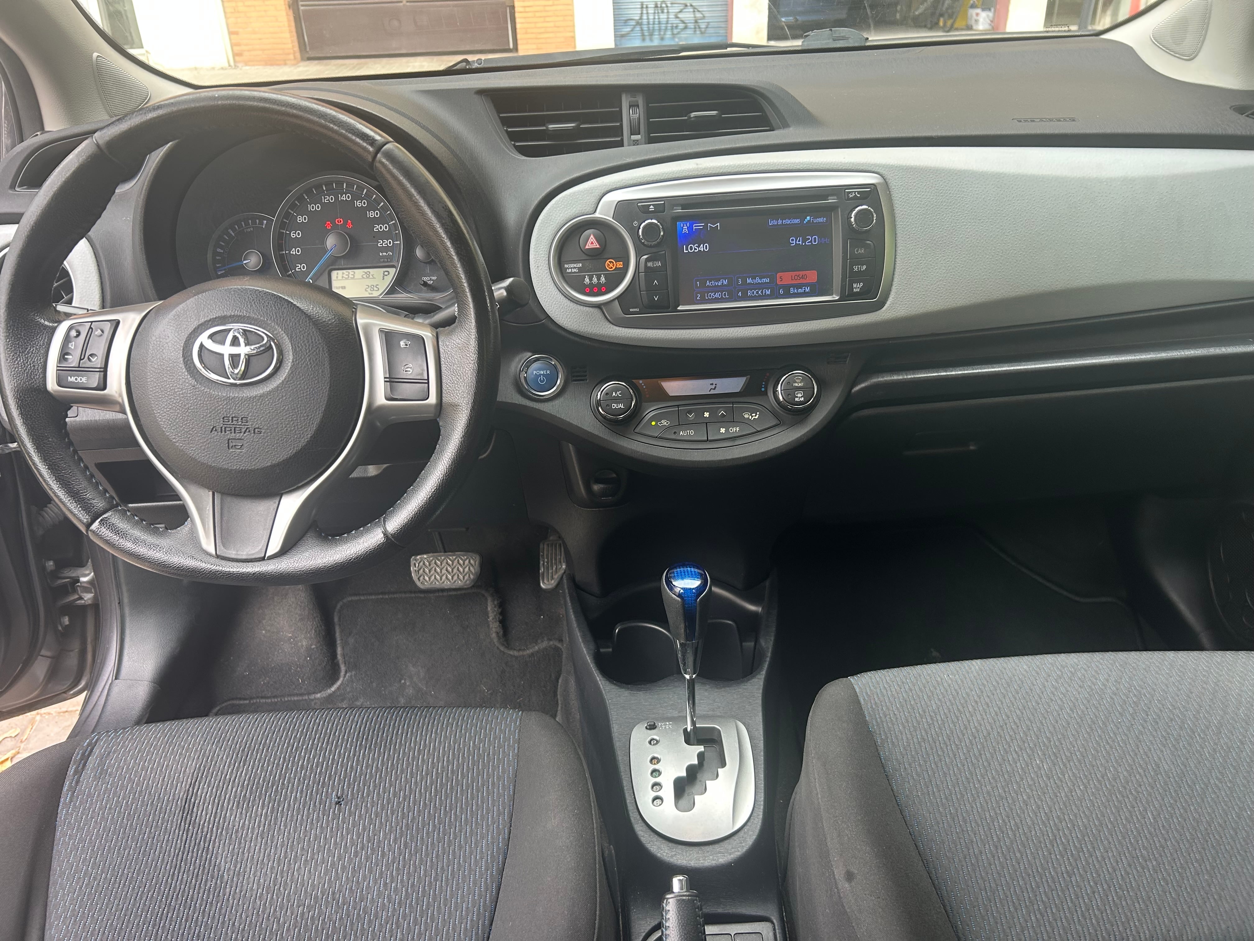 Toyota Yaris Híbrido con Cámara de marcha atrás