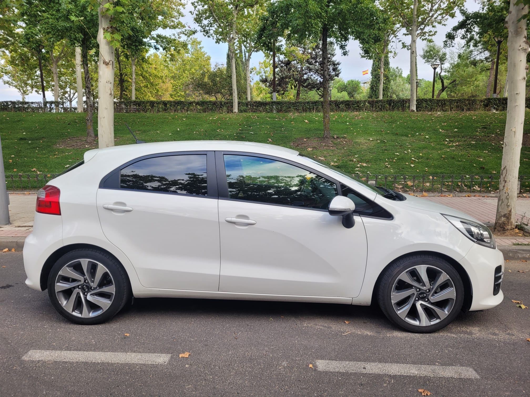 Kia Rio 5-Door EX con Aire acondicionado
