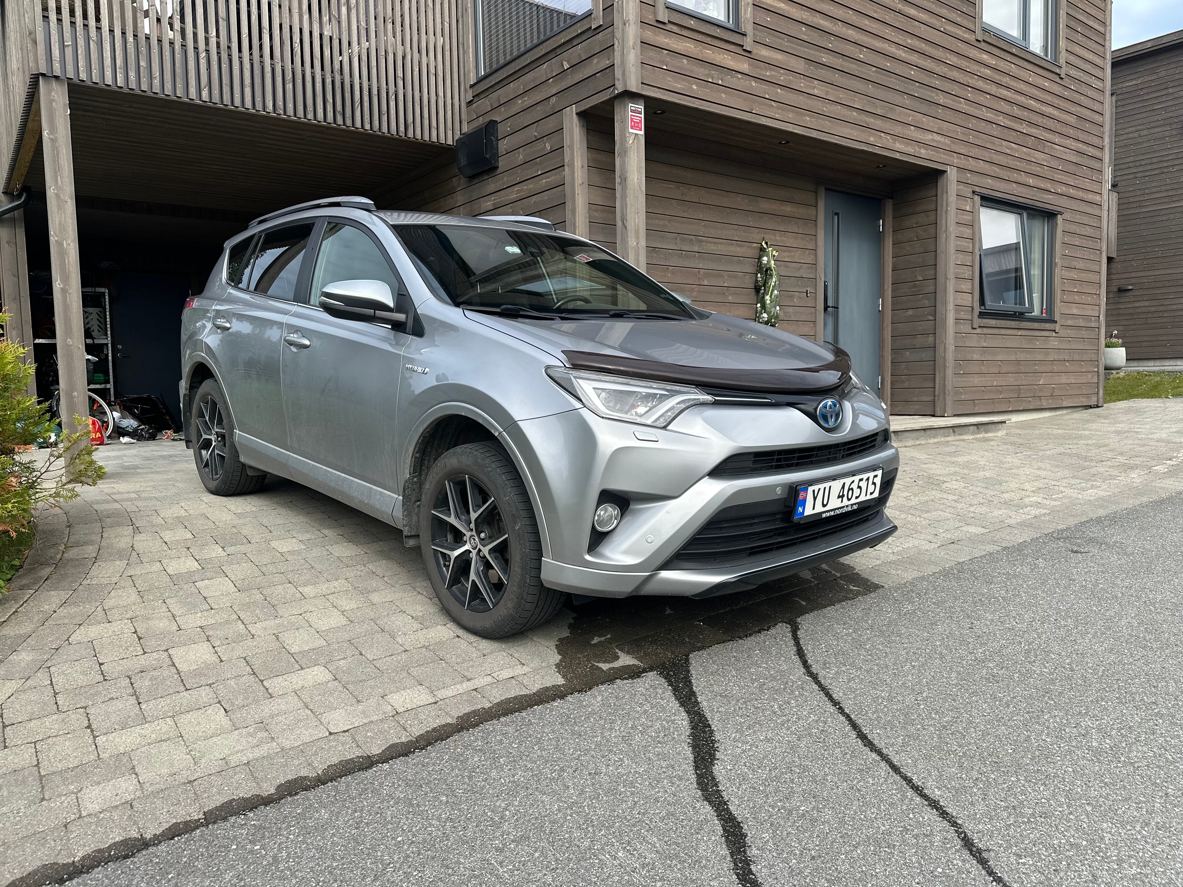 Toyota Rav4 Hybrid med Aircondition