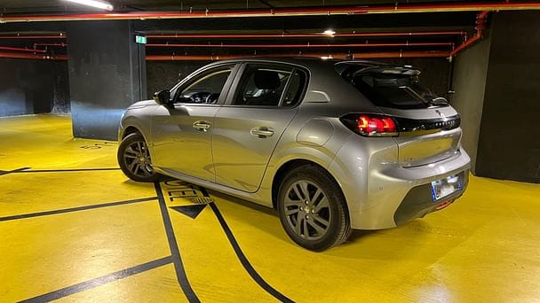 Peugeot 208 avec GPS