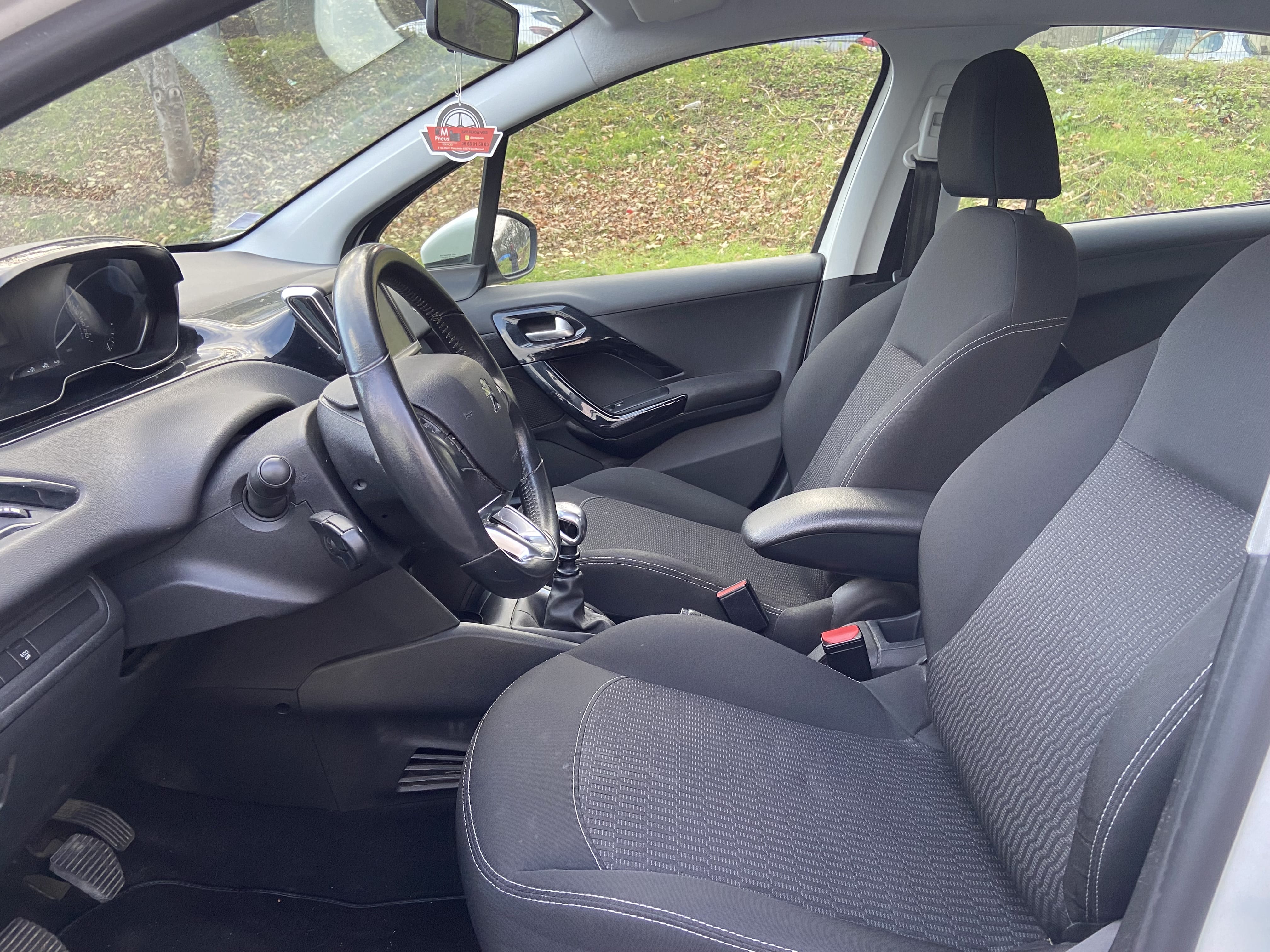 Peugeot 208 avec Siège bébé