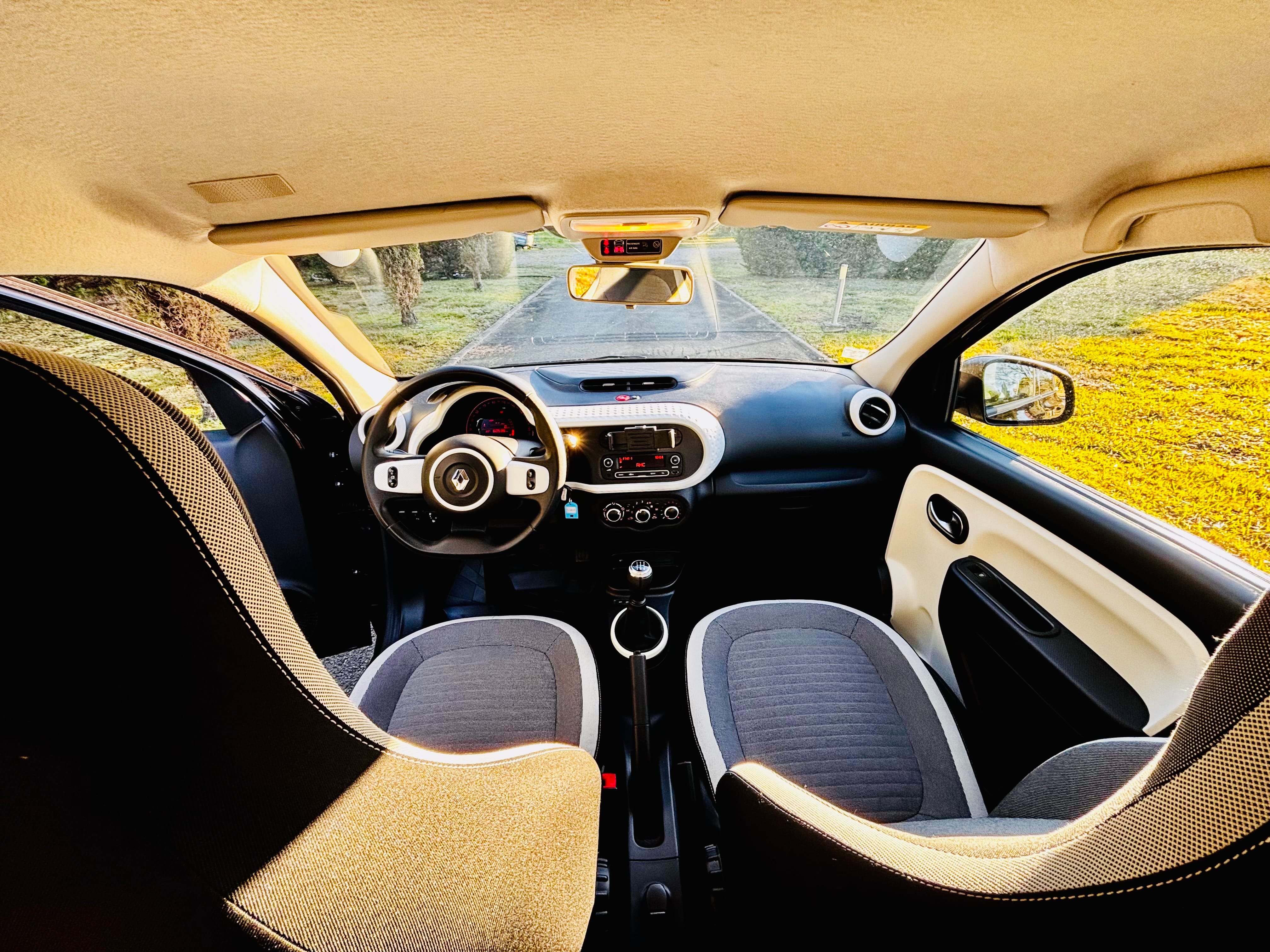 Renault Twingo III avec Entrée audio / iPod