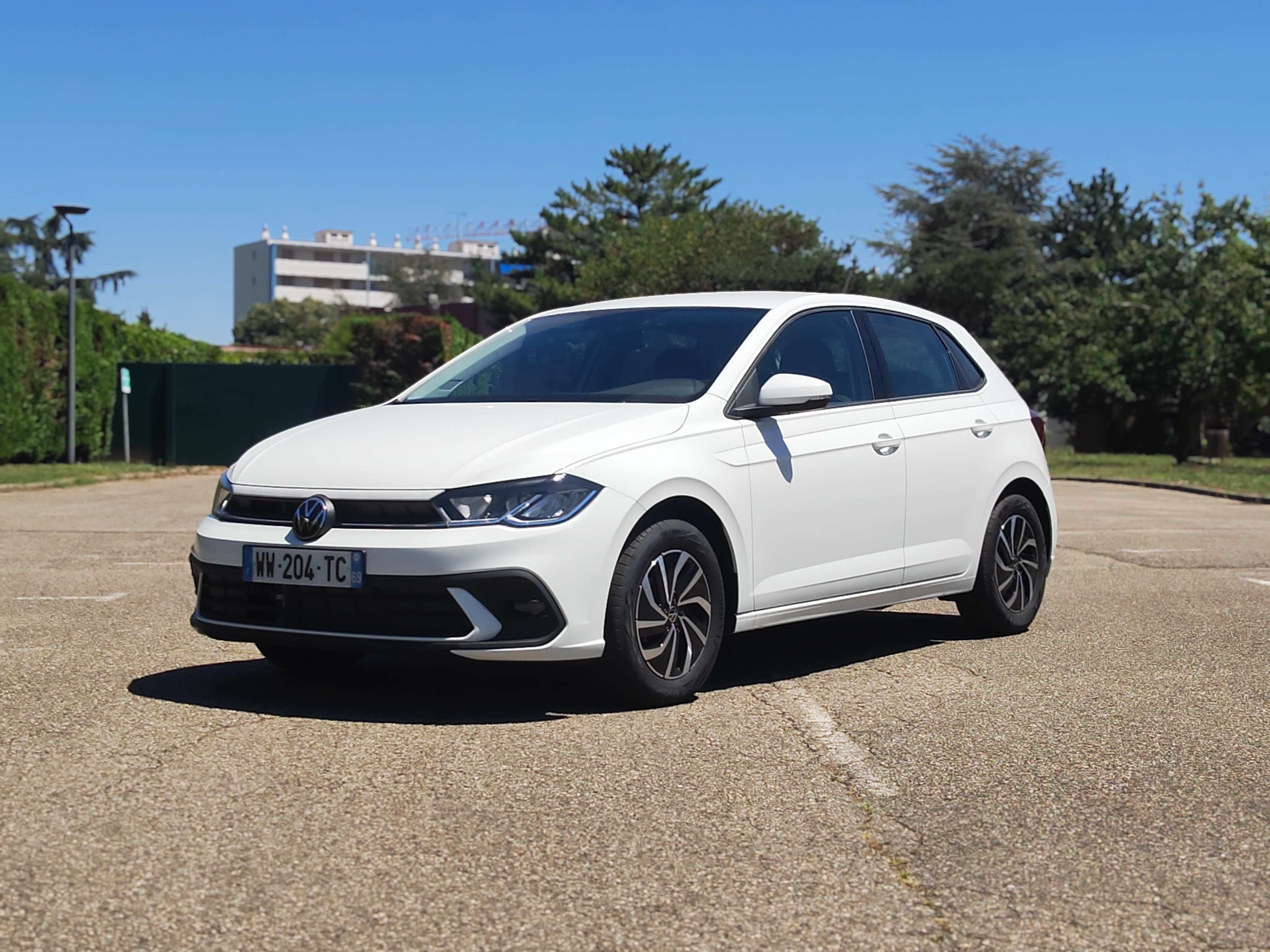 Volkswagen Polo, 2023, Essence 98, automatique