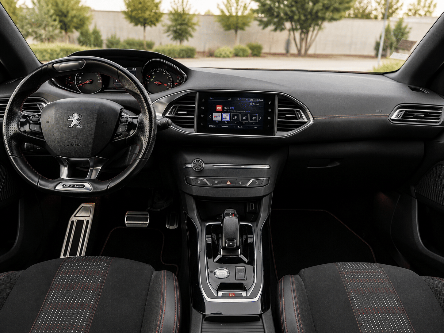 Peugeot 308 130 automatique essence avec GPS