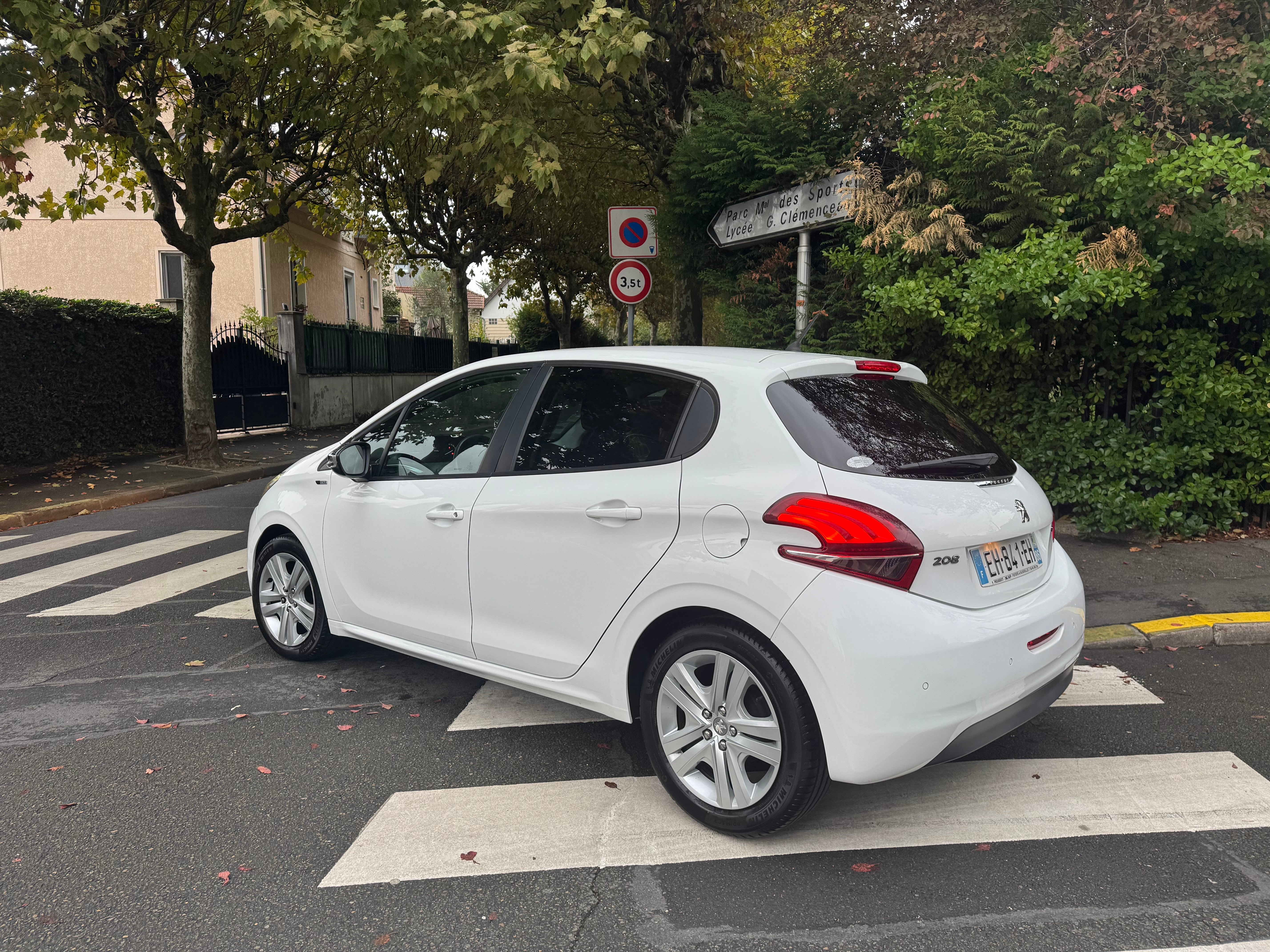 Peugeot 208 avec GPS