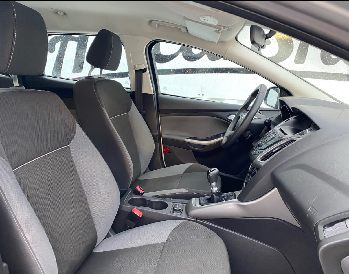 Ford Focus SW lll Turnier 1,6 TDCi Stv avec Apple CarPlay