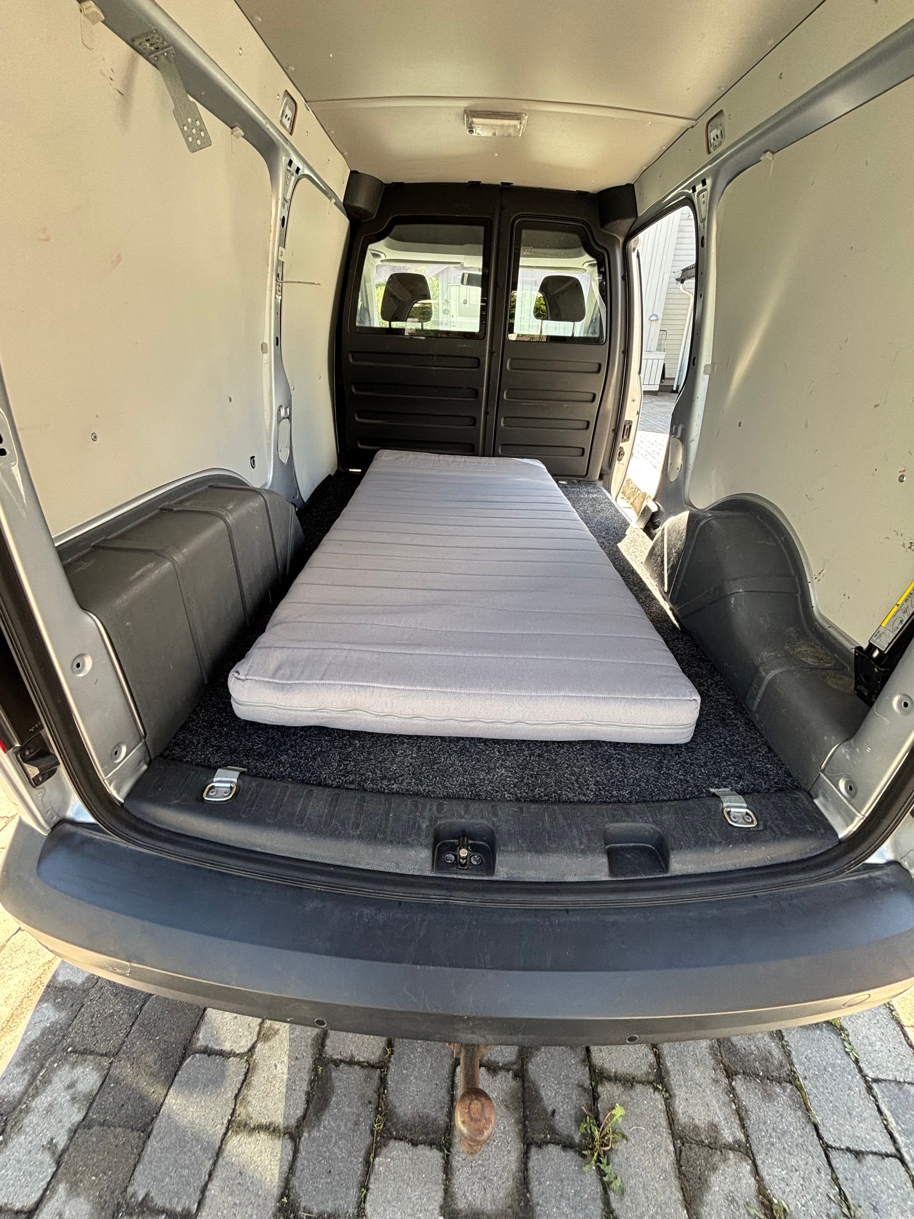 Volkswagen Caddy Maxi Varebil 150hk diesel automat lasterom 225cm x 150cm mit Autoradio