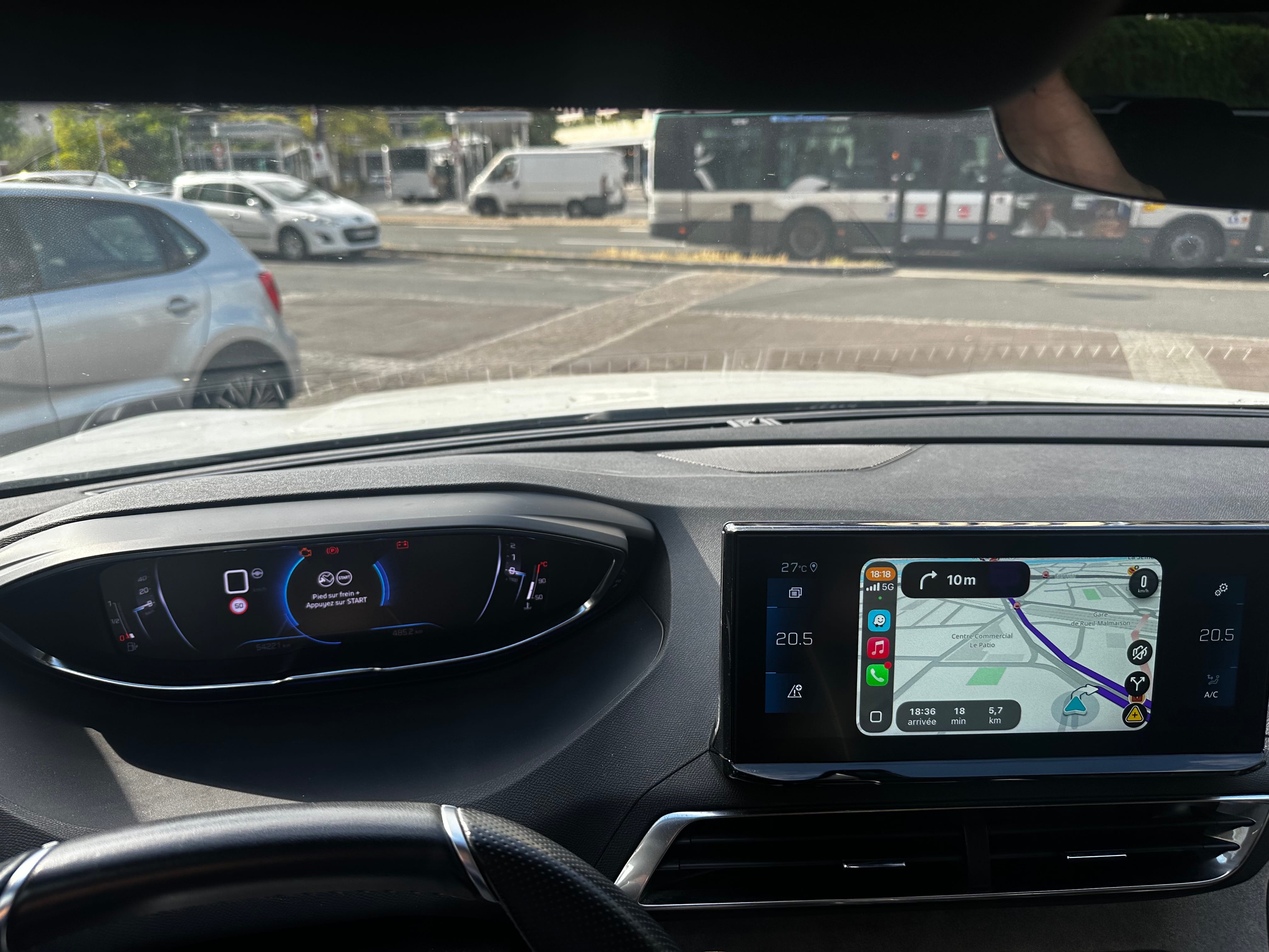 Peugeot 5008 1,2 130cv essence avec Apple CarPlay