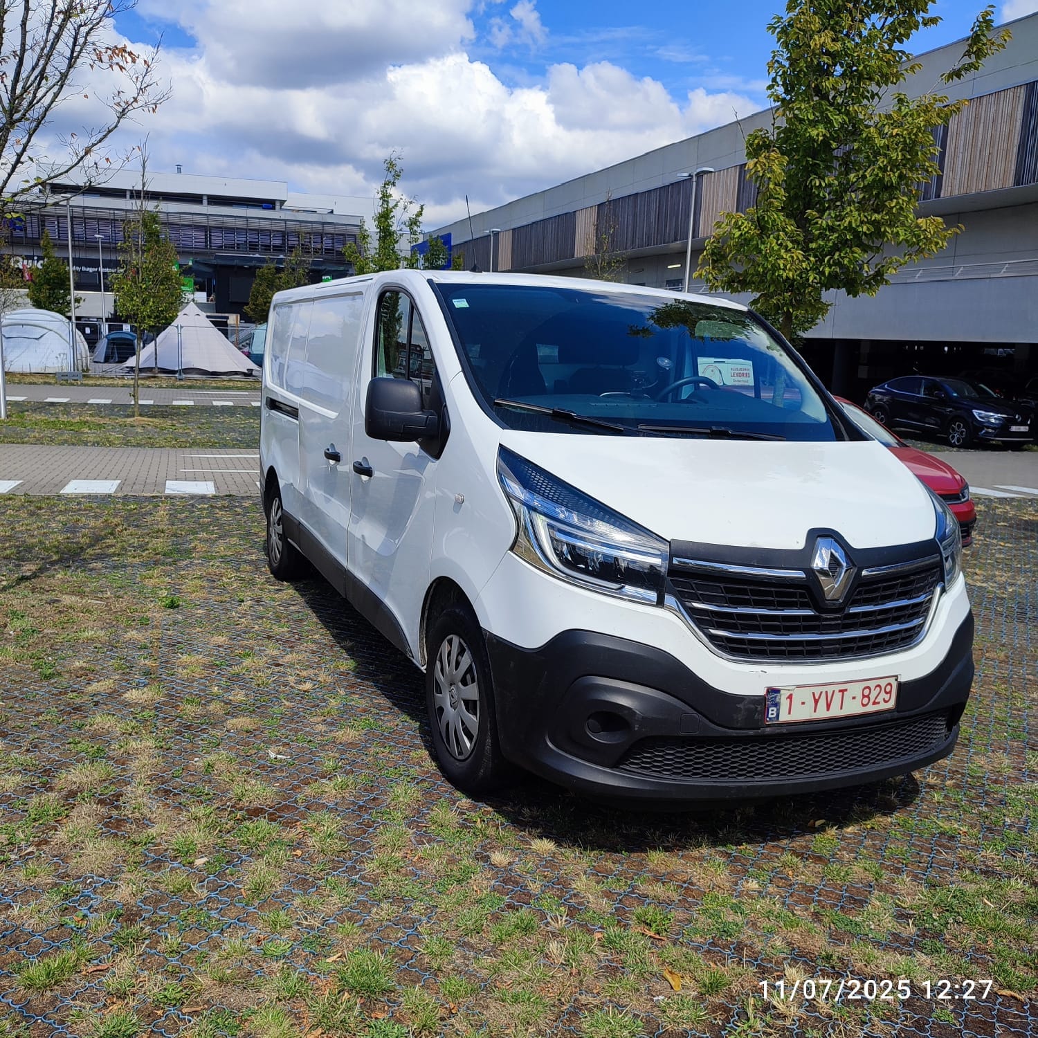 Renault Trafic Grand Confort L2H1 bleu dCi 145 avec GPS