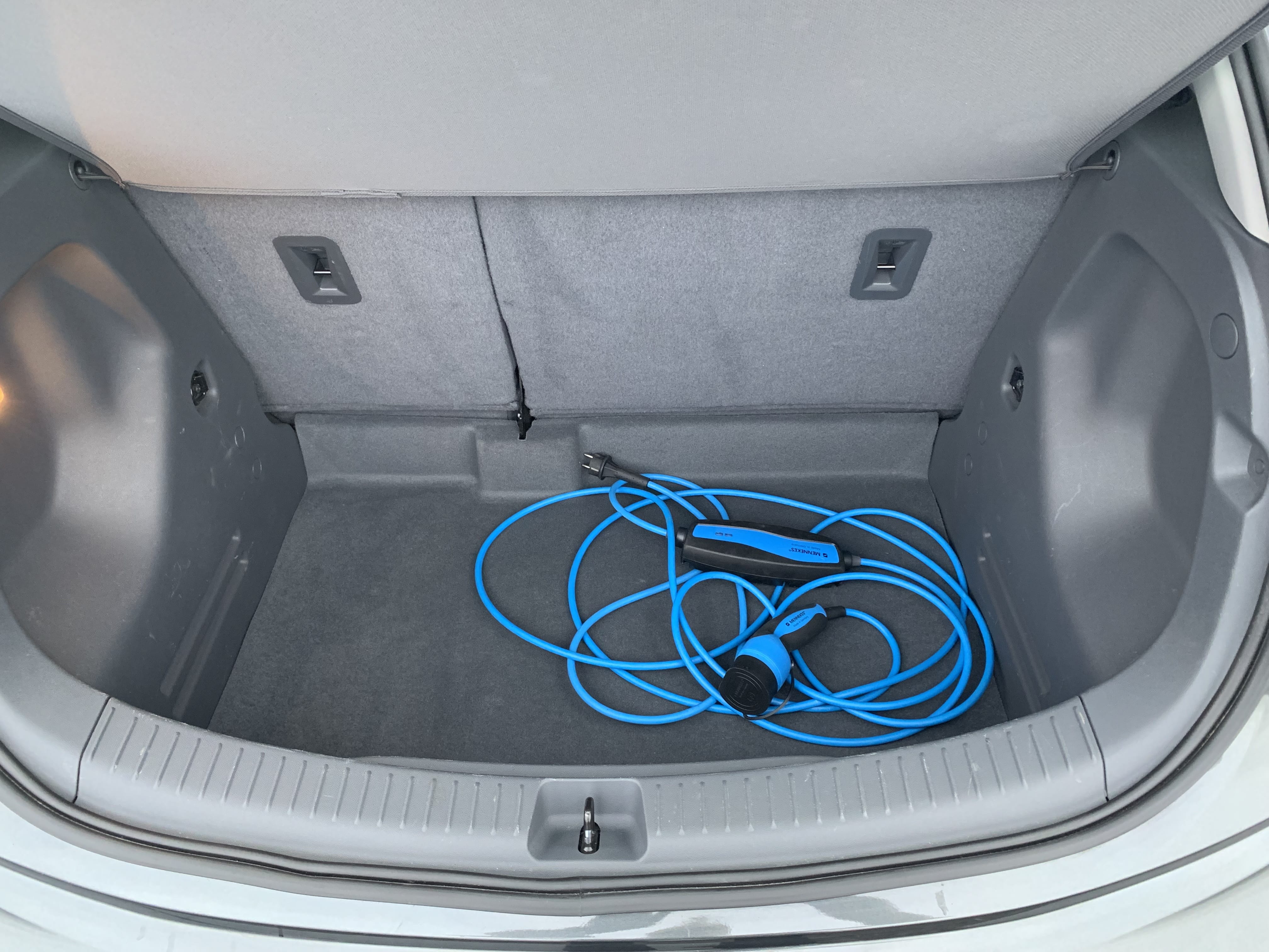 Opel Ampera-e med Lydinngang