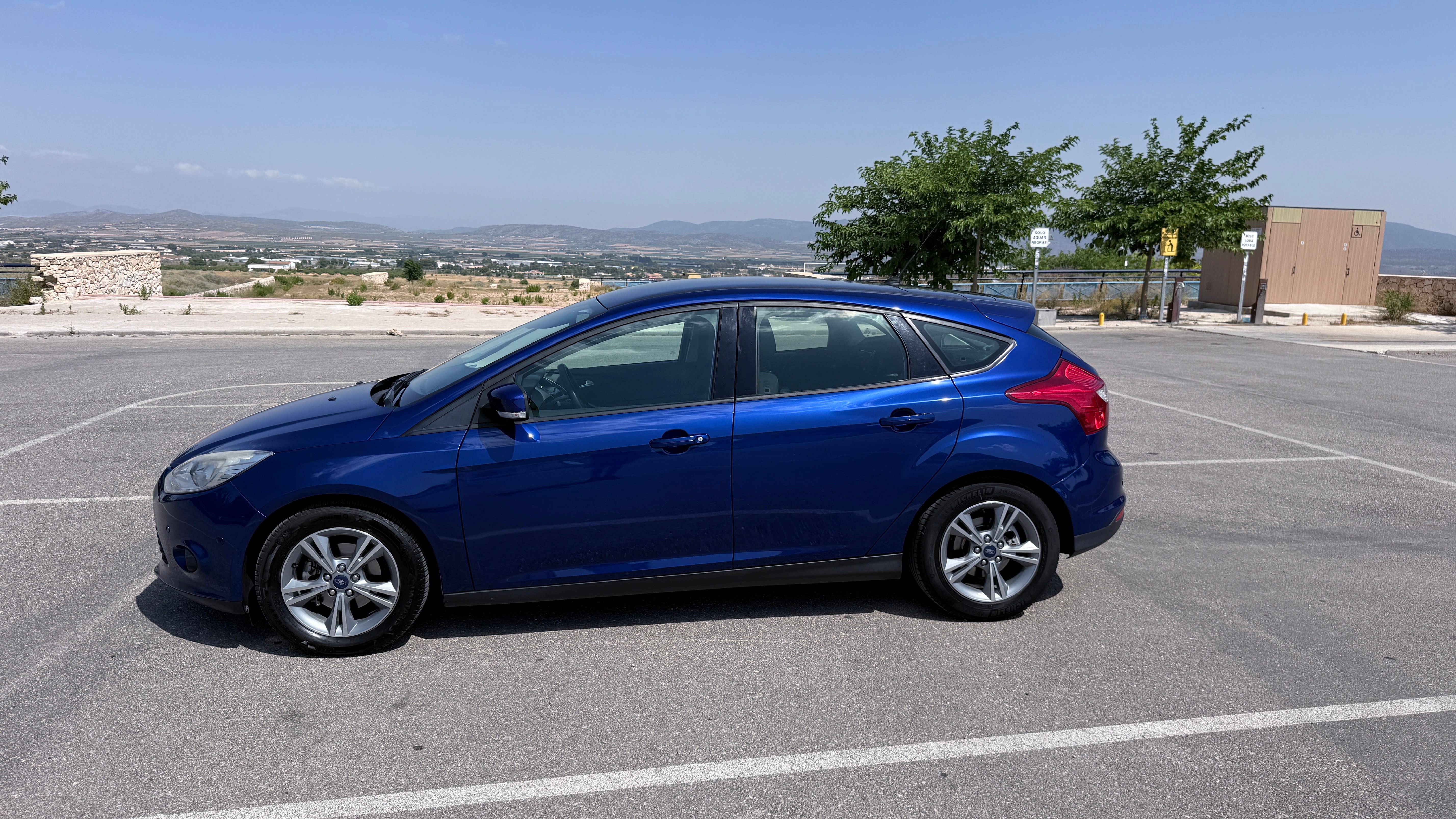 Ford Focus Titanium avec Climatisation