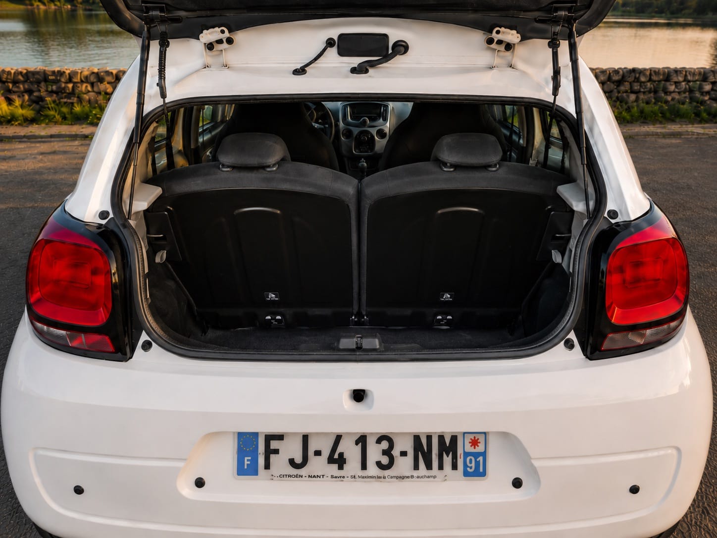 Citroen C1 II with Snow chains