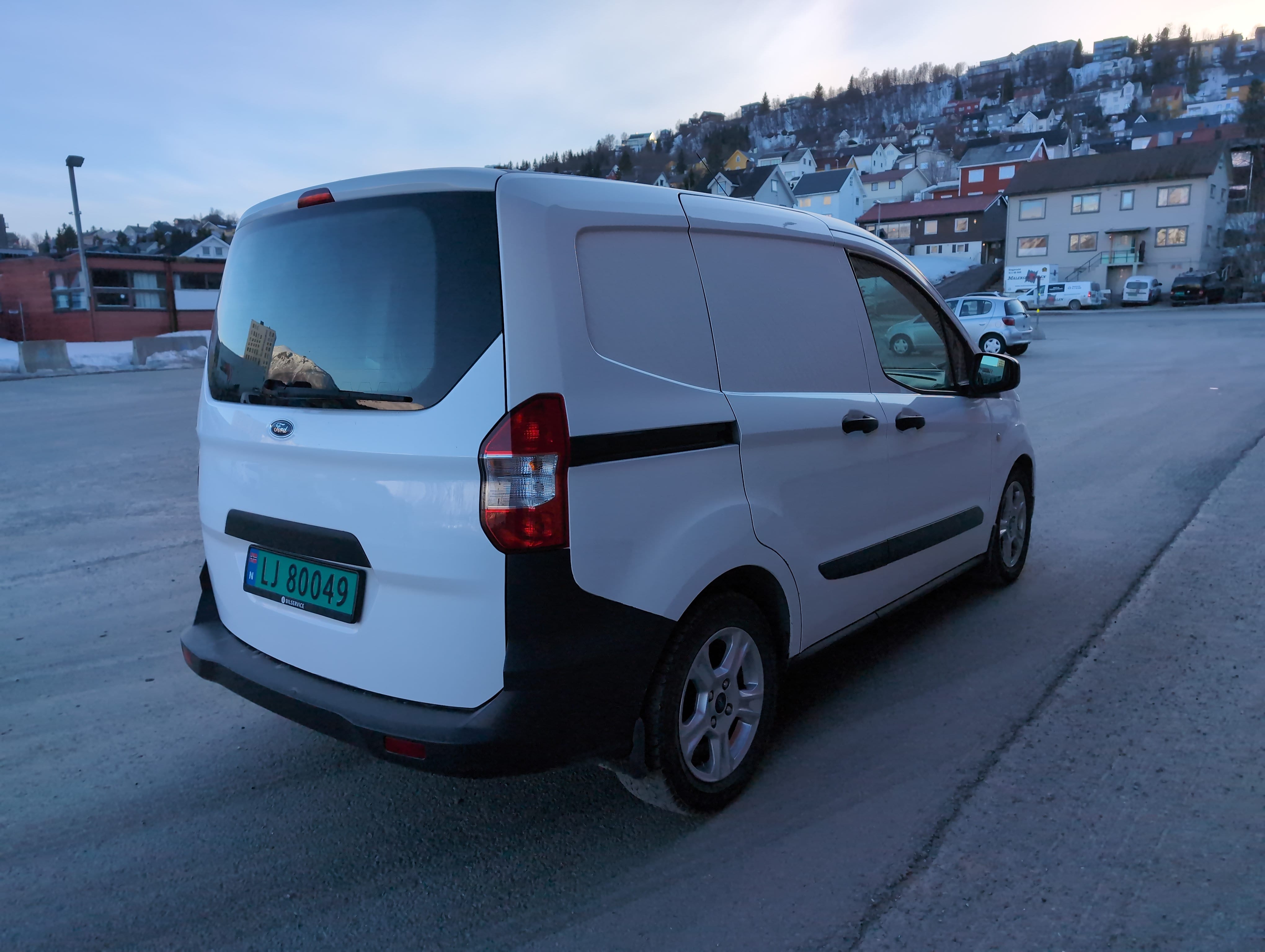 Ford Transit Courier Varebil met Cruise control
