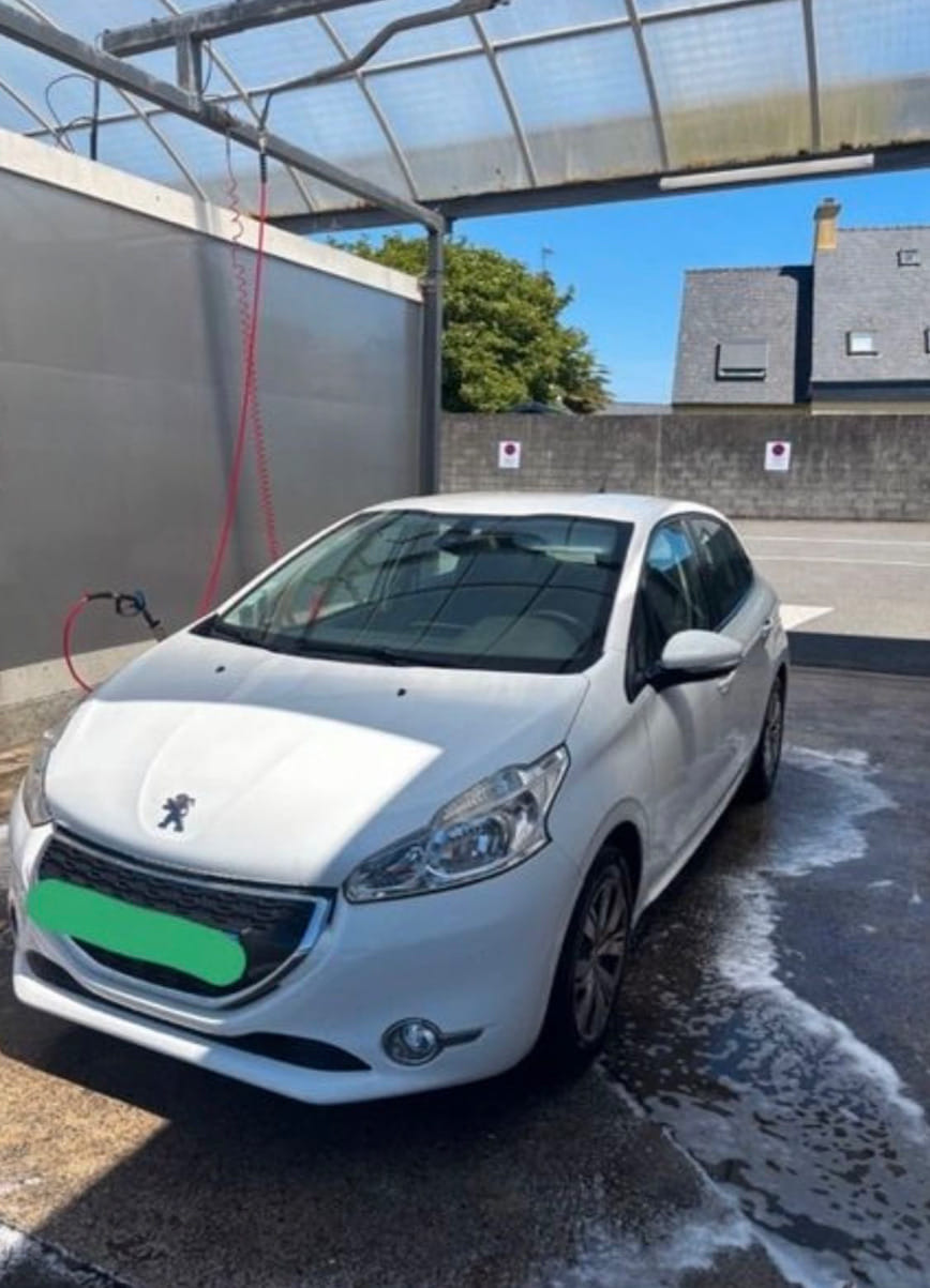Peugeot 208 avec GPS